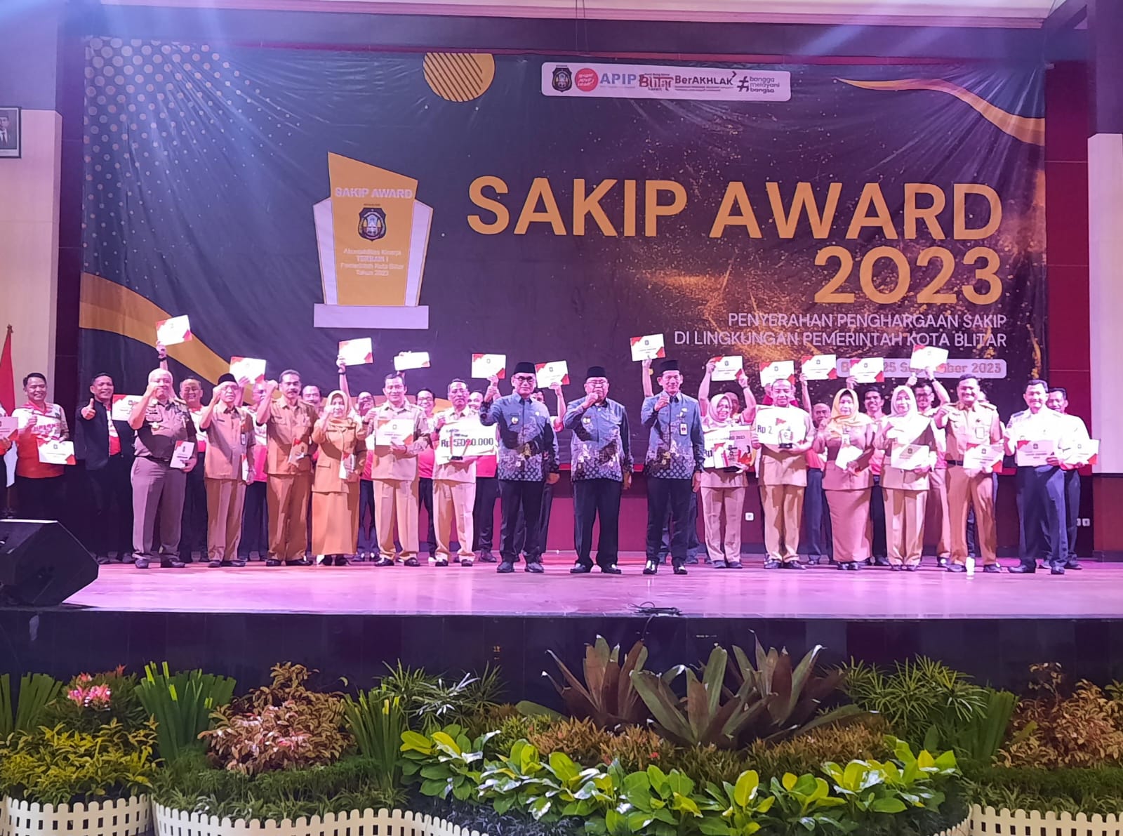 Seluruh Perangkat Daerah Kota Blitar Raih Predikat A Pada SAKIP Award