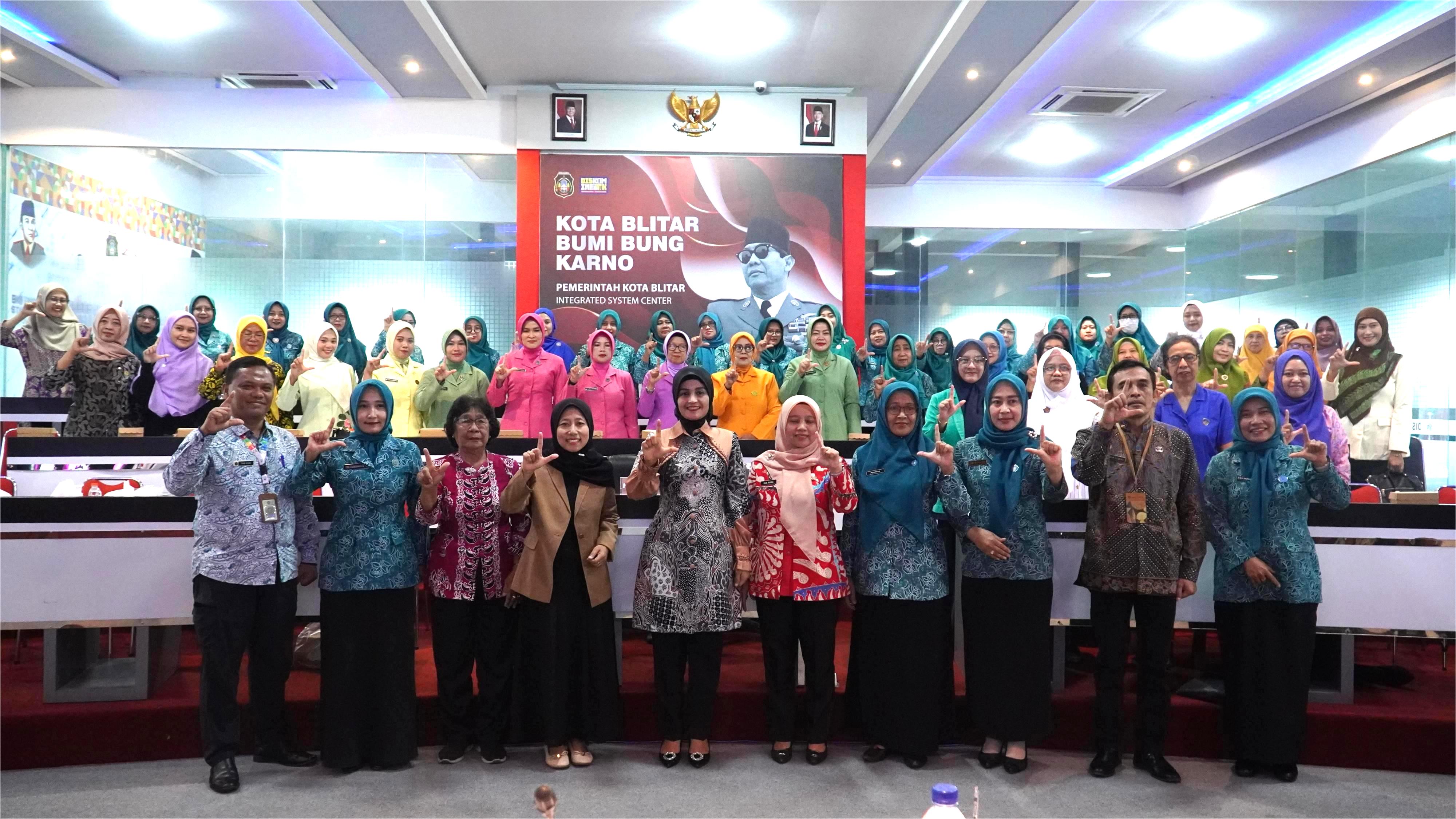 5 Desember 2025 - Sosialisasi Penguatan Literasi Digital bagi Perempuan Kota Blitar di Ruang ISC Diskominfotik