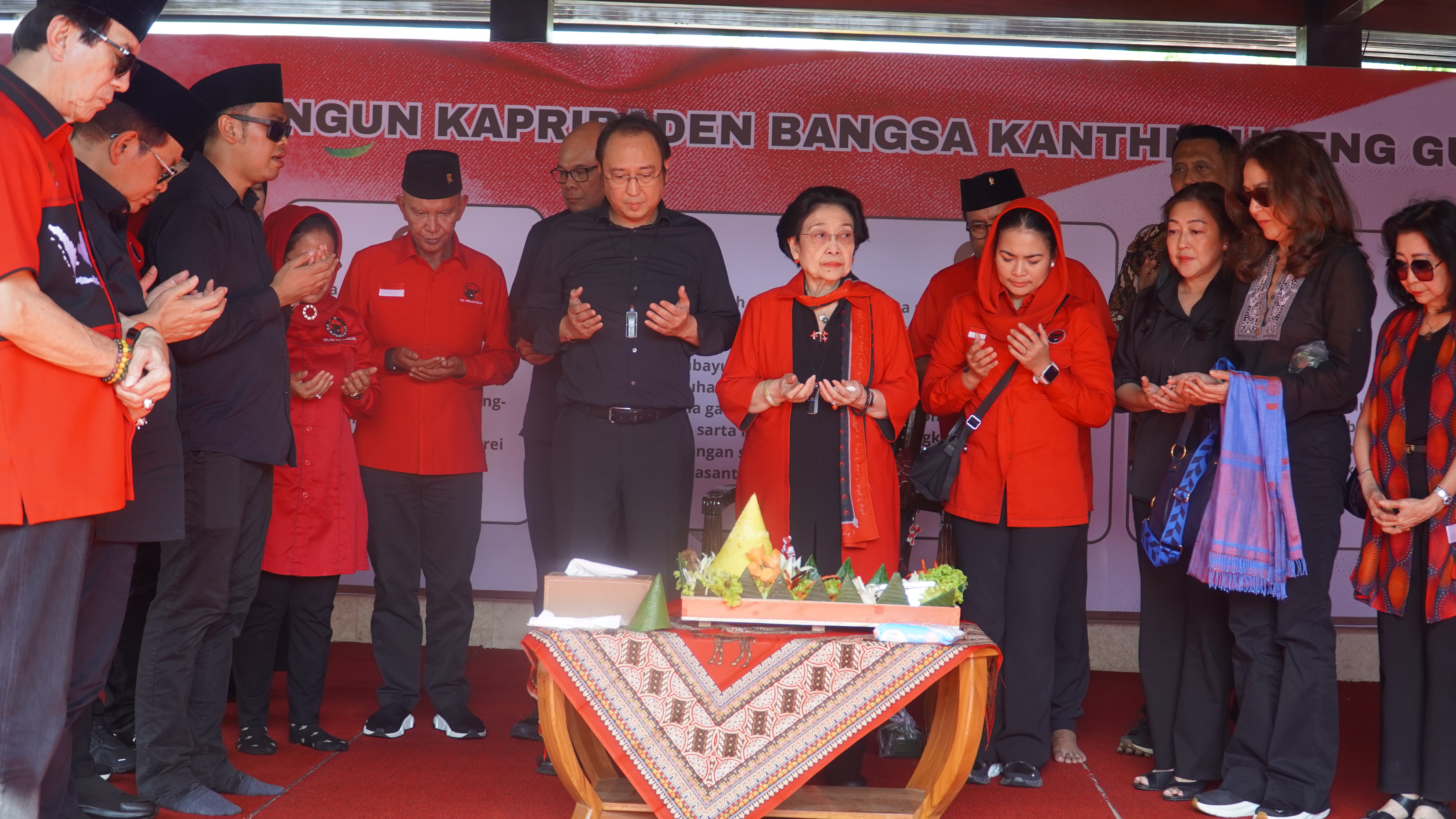 6 Juni 2025 - Kunjungan Ibu Megawati S.P di Makam Bung Karno &amp; Pendopo Ronggo Hadinegoro