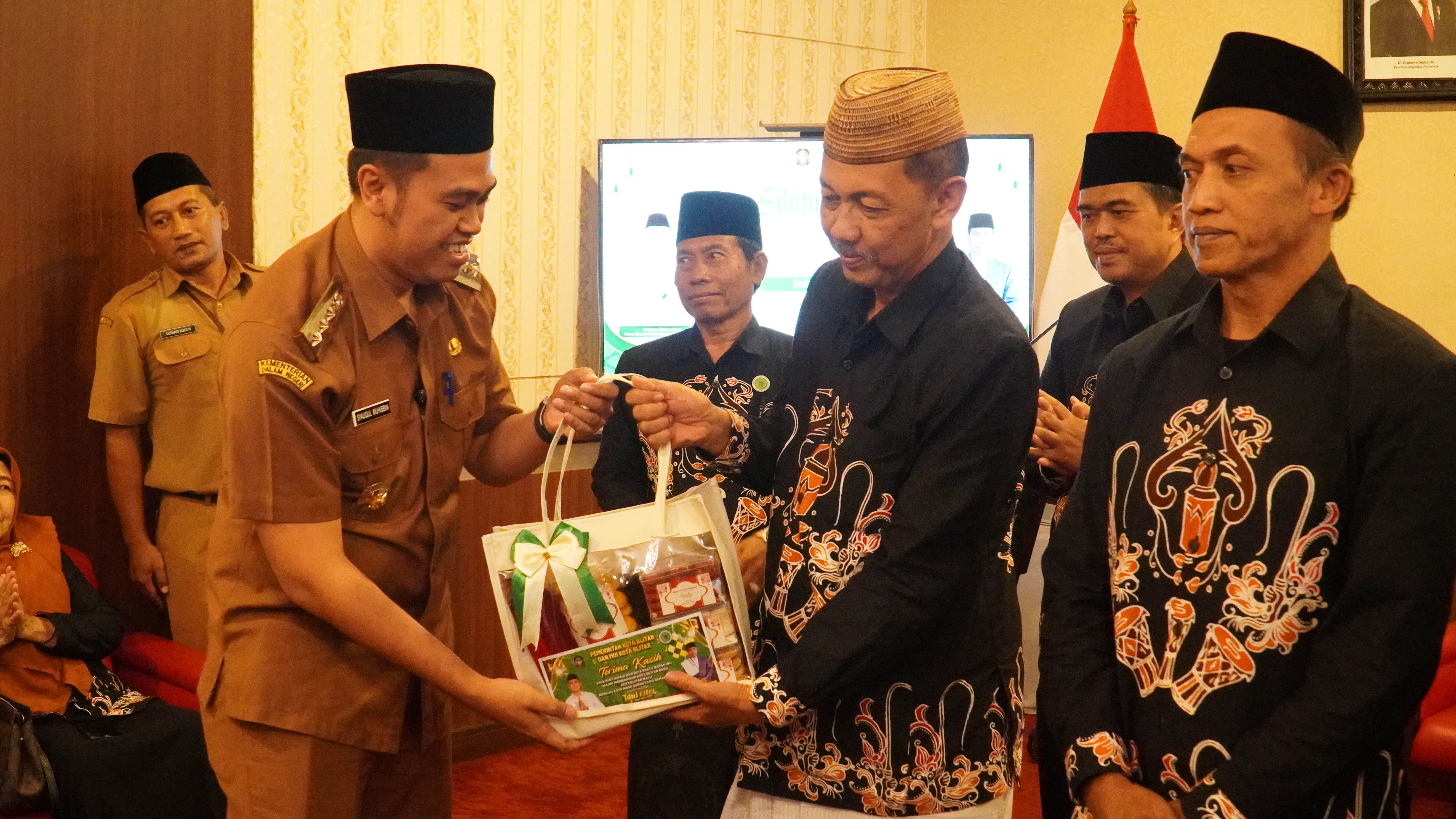 24 Maret 2025 - Pembagian Bingkisan &amp; TAARUF bagi Alim Ulama di Ruang Samaptaloka