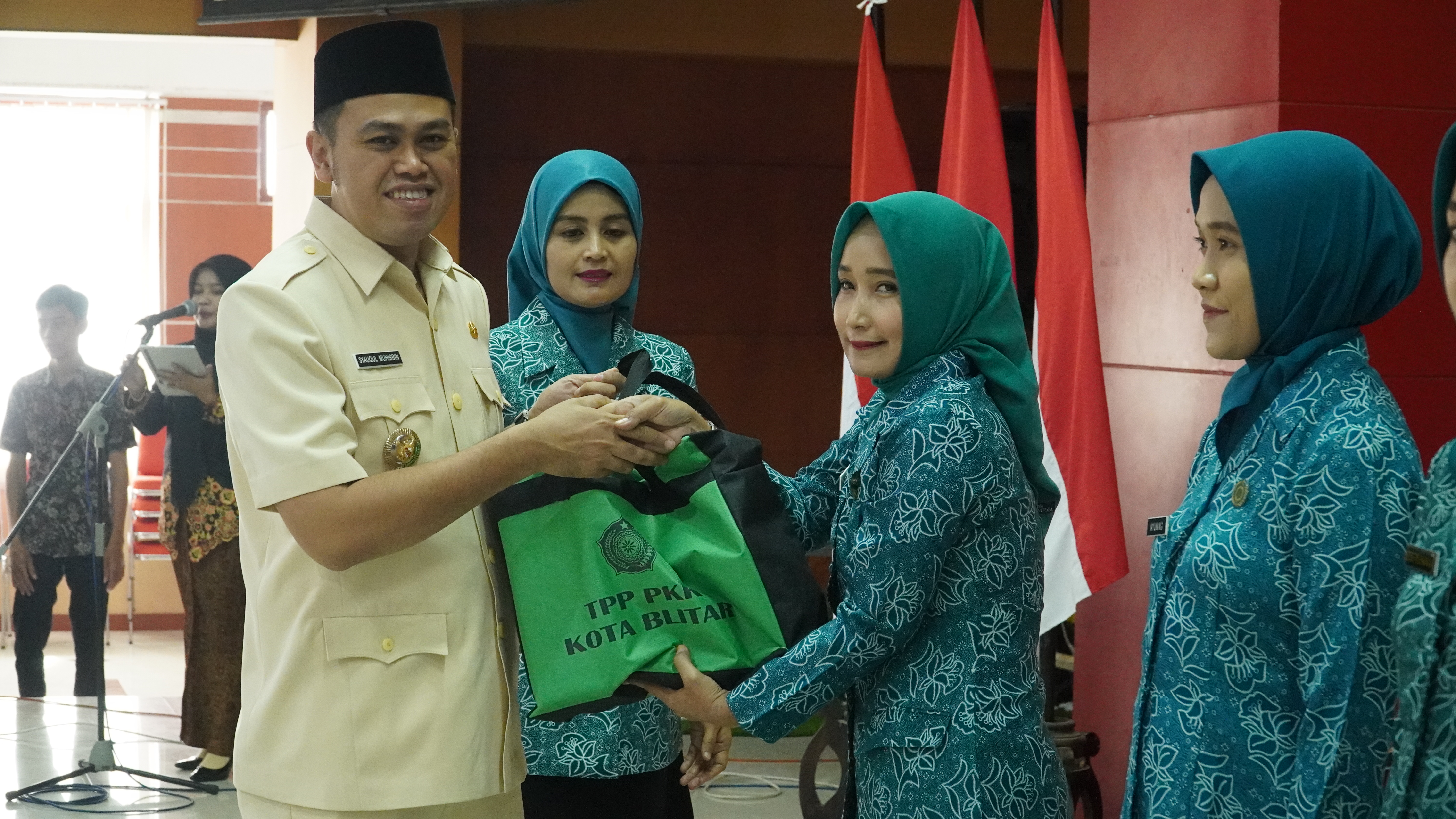 21 Maret 2025 - Pembagian Bingkisan kepada Pengurus PKKse-Kota Blitar