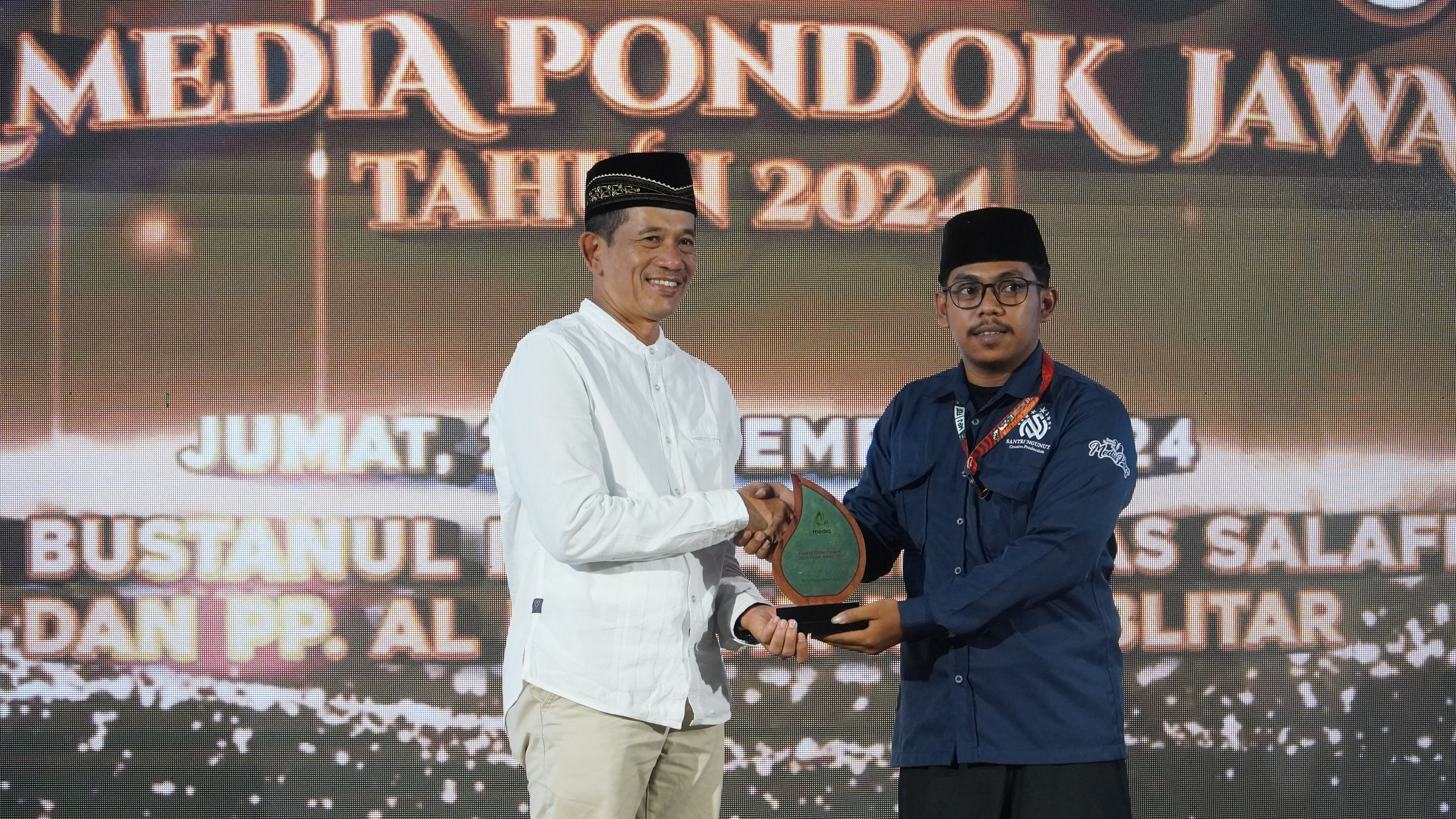 27 Desember 2024 - Malam Anugerah Piala MPJ  (MEDIA PONDOK JATIM ) Tahun 2024 di PP Bustanul Muta'allimin &amp; PP Al.Muhsin kt Blitar
