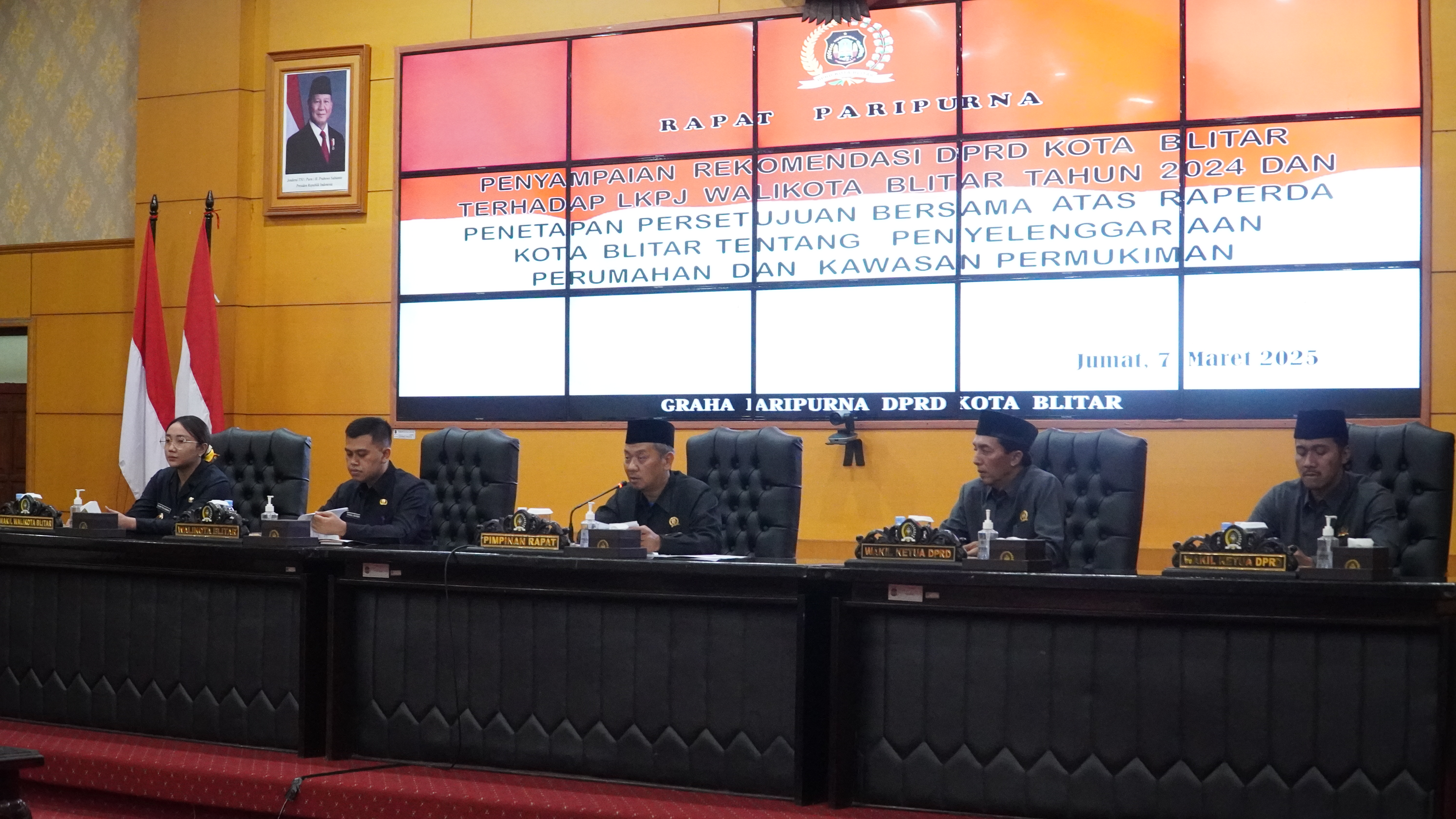 RAPAT PARIPURNA DPRD