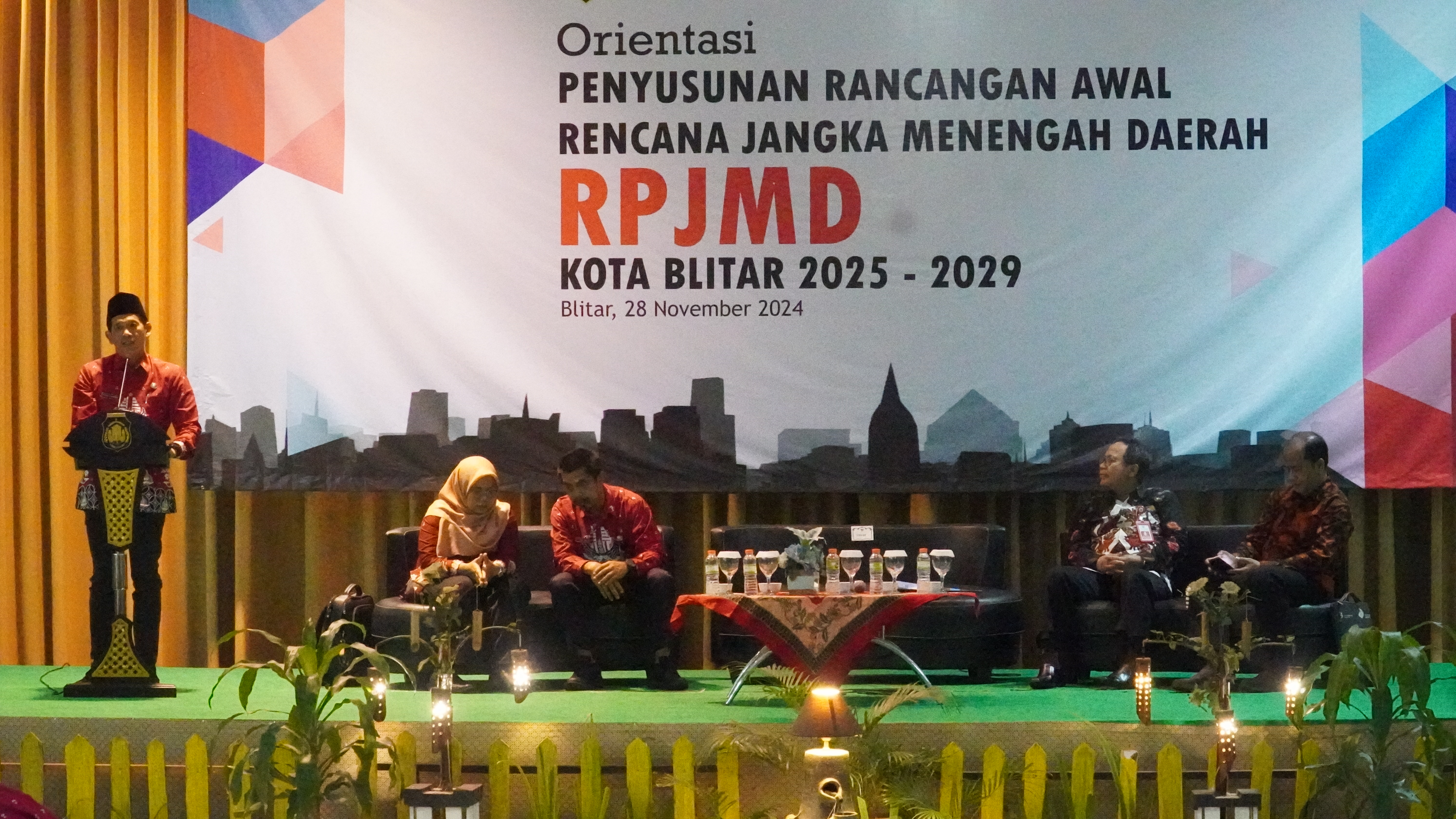 28 November 2024 -  Orientasi Penyusunan Perancangan Awal RPJMD Kota Blitar Tahun 2025 di Hall KAGAWARA Hotel PP