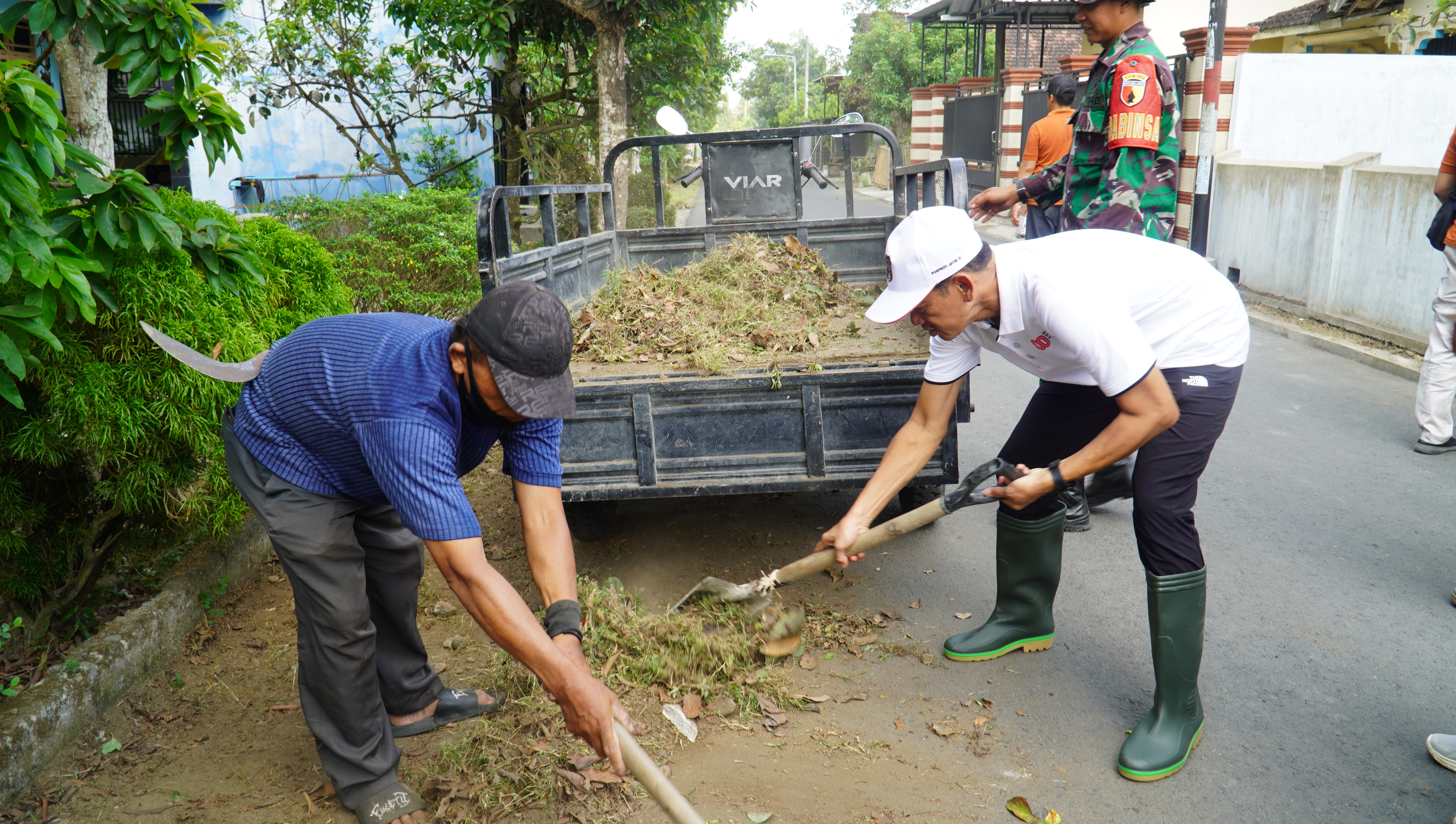 10 Oktober 2025-Sayan Pembersihan Saluran Drainase Lingkungan bersama Warga Kel.Tanjungsari di RT02 RT 03 RW 04 Lingkungan JOSENAN Tanjungsari