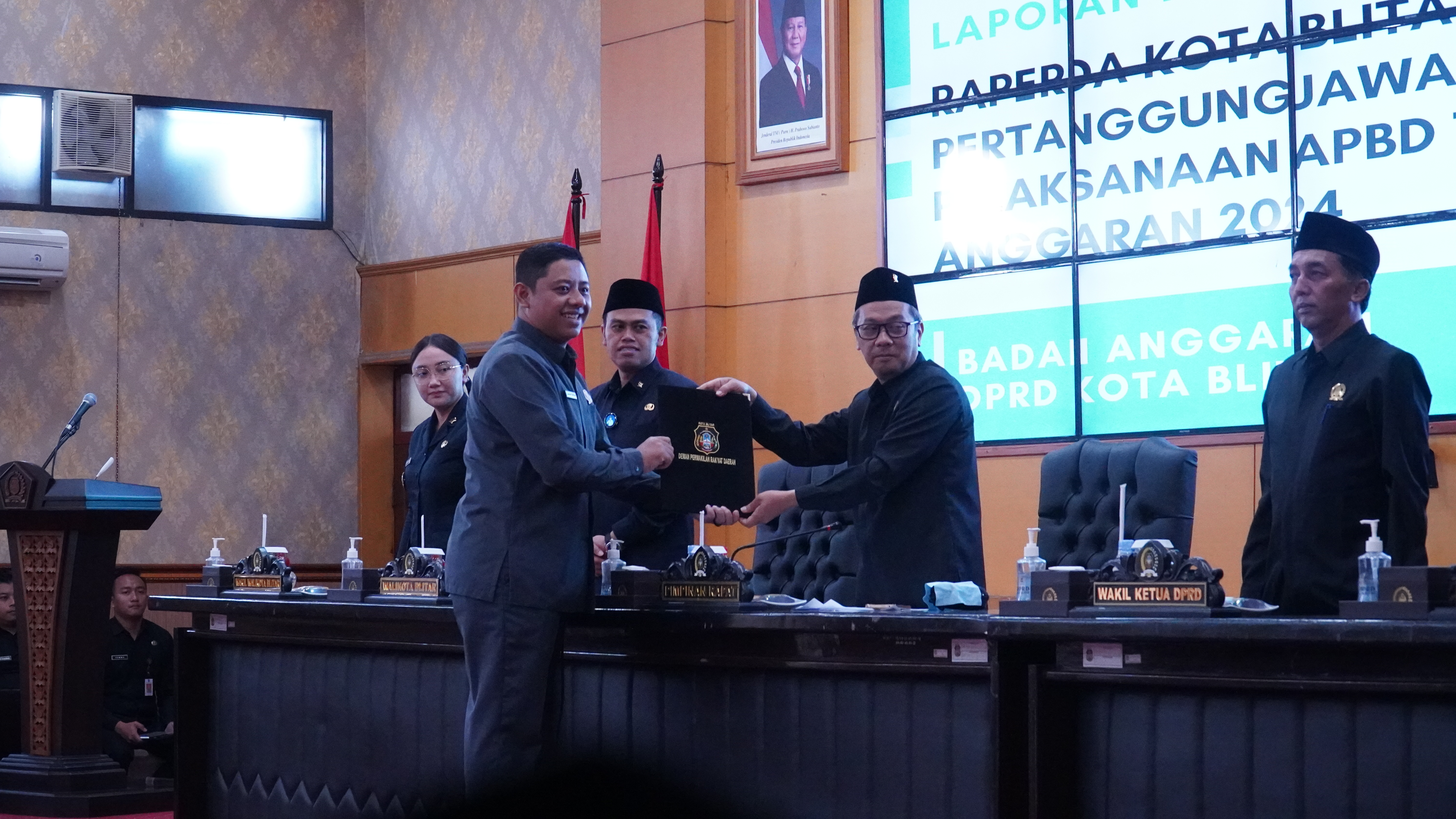25 Juni 2025 - RAPAT PARIPURNA DPRD