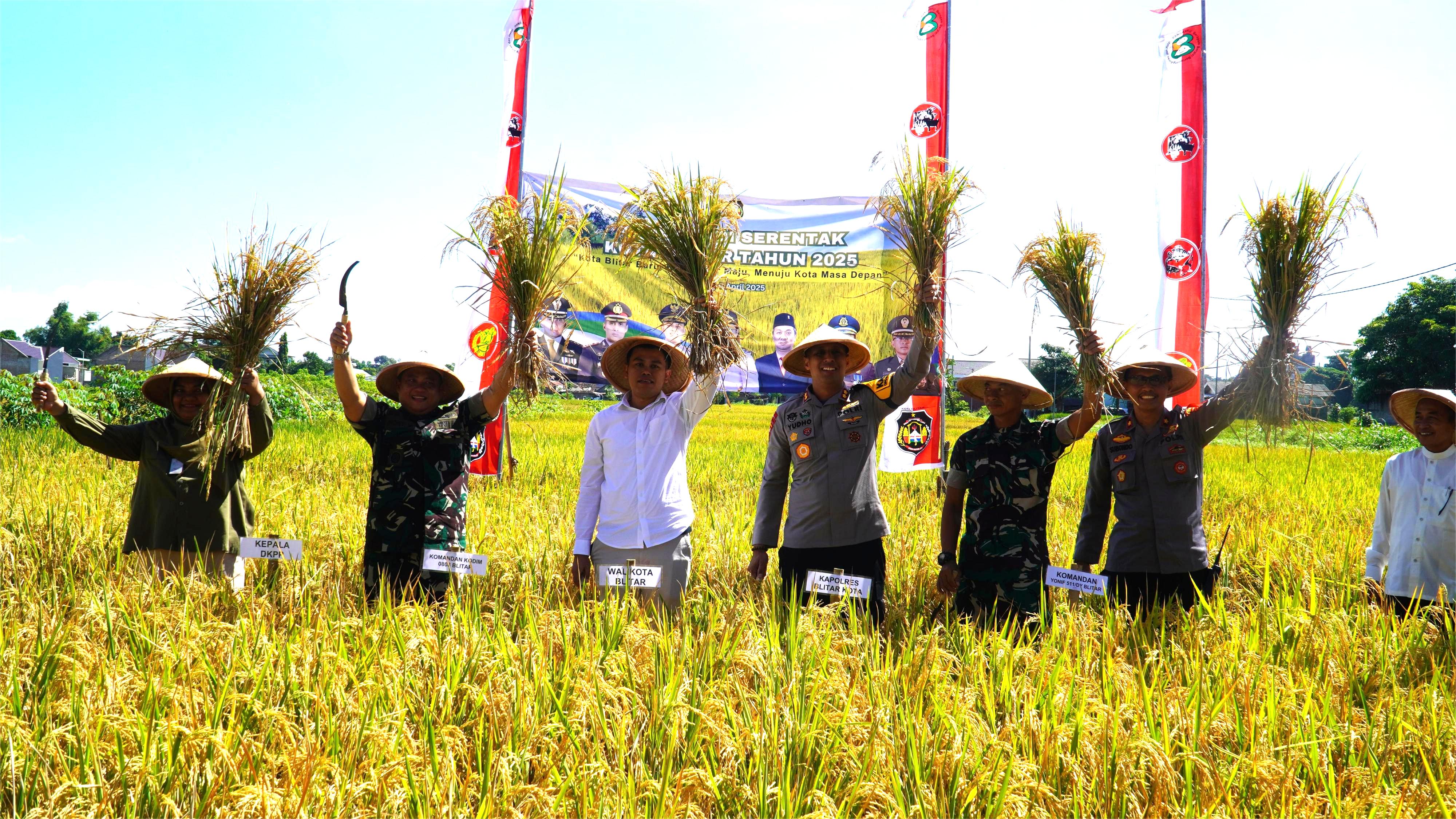 7 April 2025 - Zoom Meeting PANEN RAYA PADI SERENTAK di 14 PROVINSI di Indonesia bersama PRESIDEN RI di area persawahan  Jl.Karimata Kel.Sananwetan