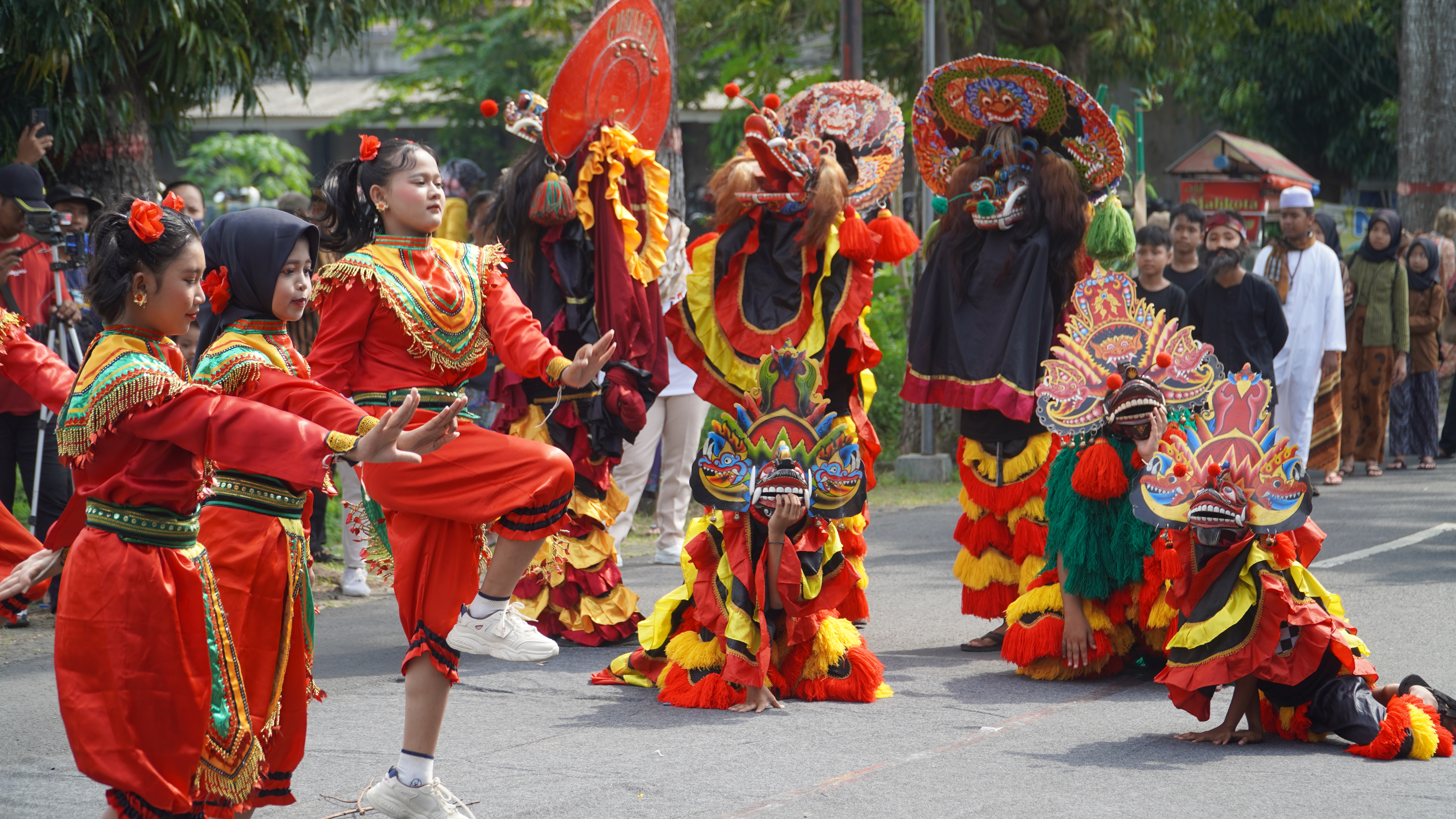 22 Mei 2025 - Kirab Budaya Bersih Desa Kelurahan Pakunden