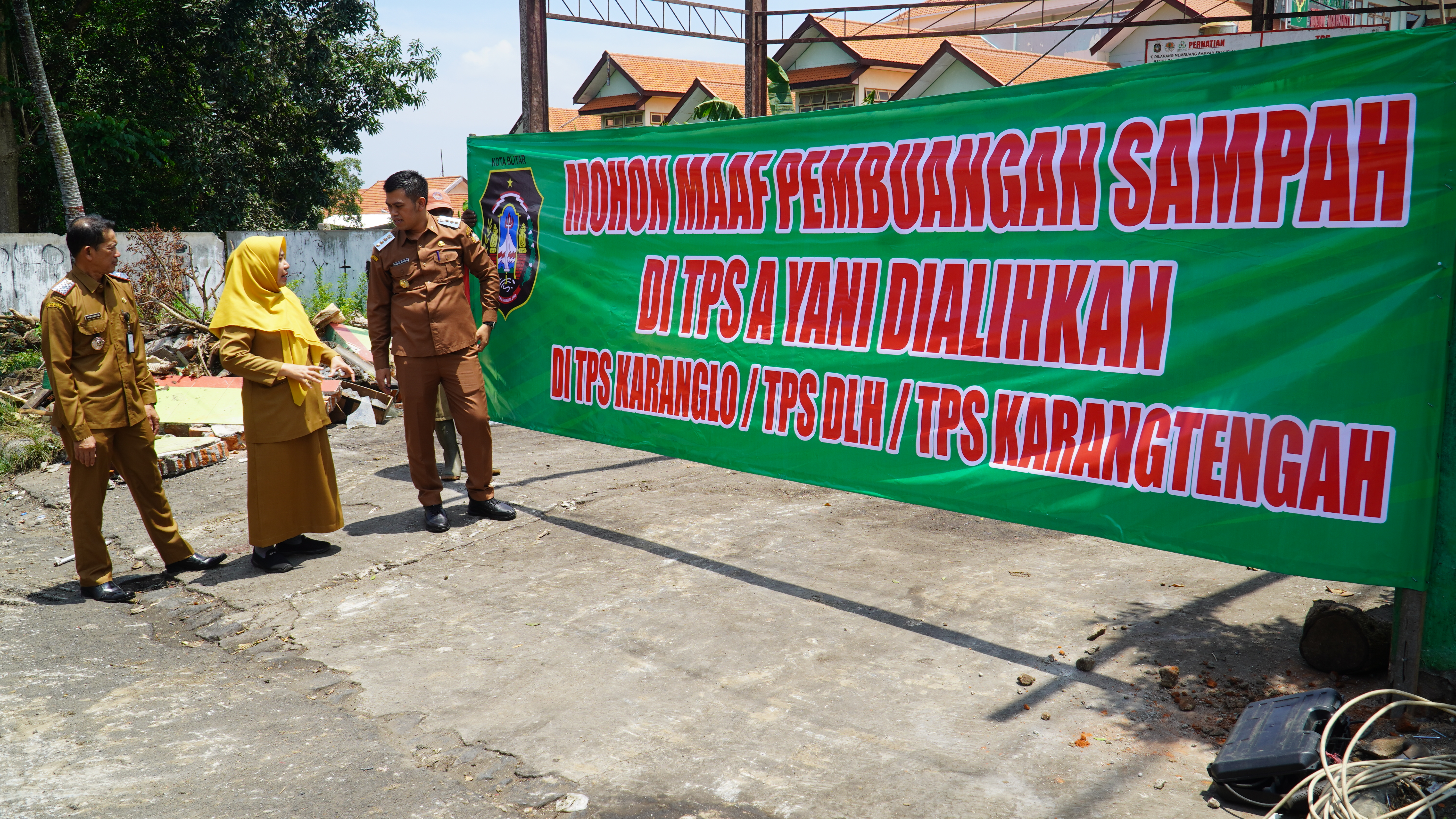 25 Maret 2025 - Pembongkaran TPS di Jl.A.Yani (depan Kantor PUPR)