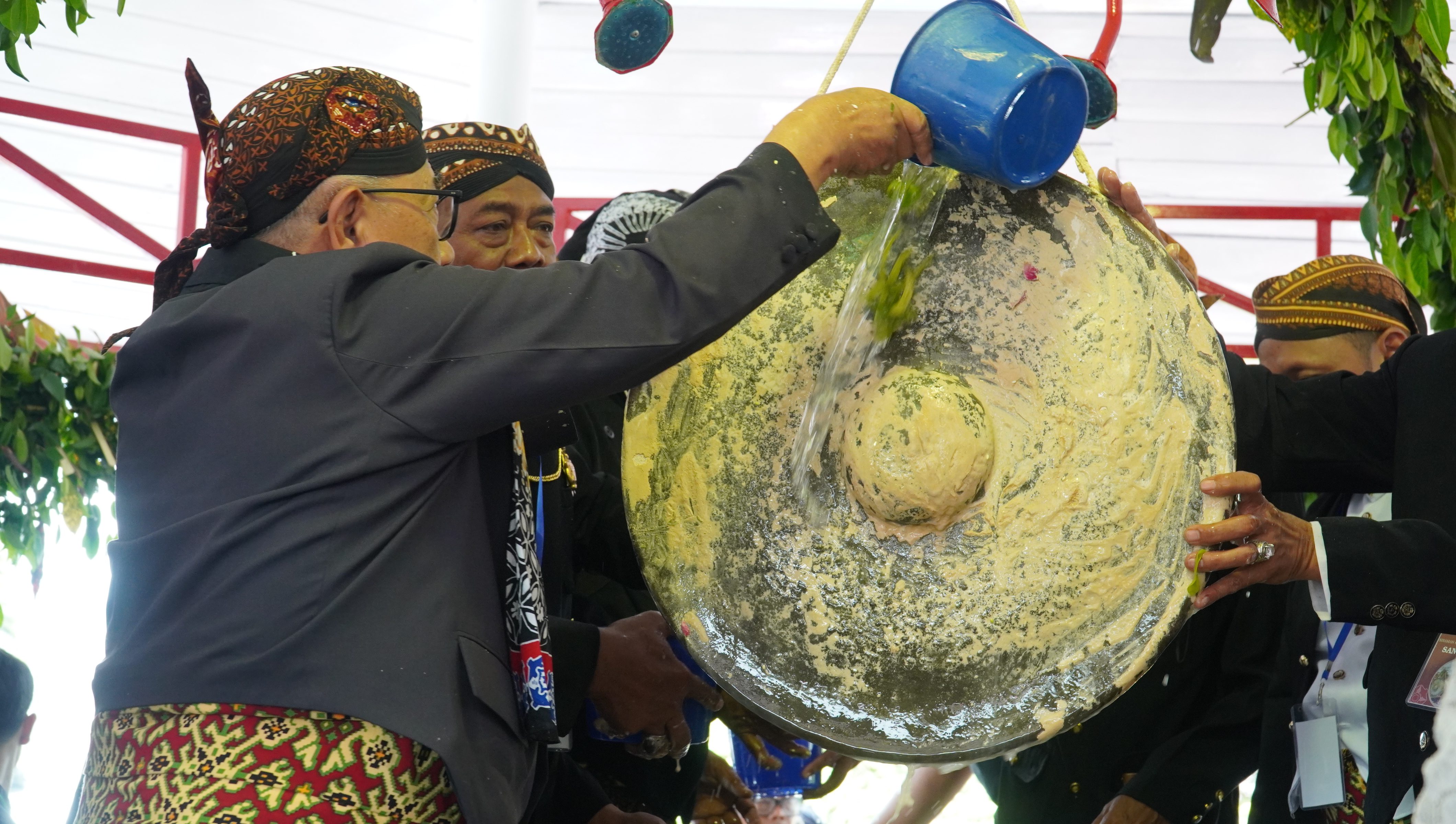 6 September 2025-Upacara Adat Jamasan Gong Kyai Pradah di Aloon-Aloon Lodoyo