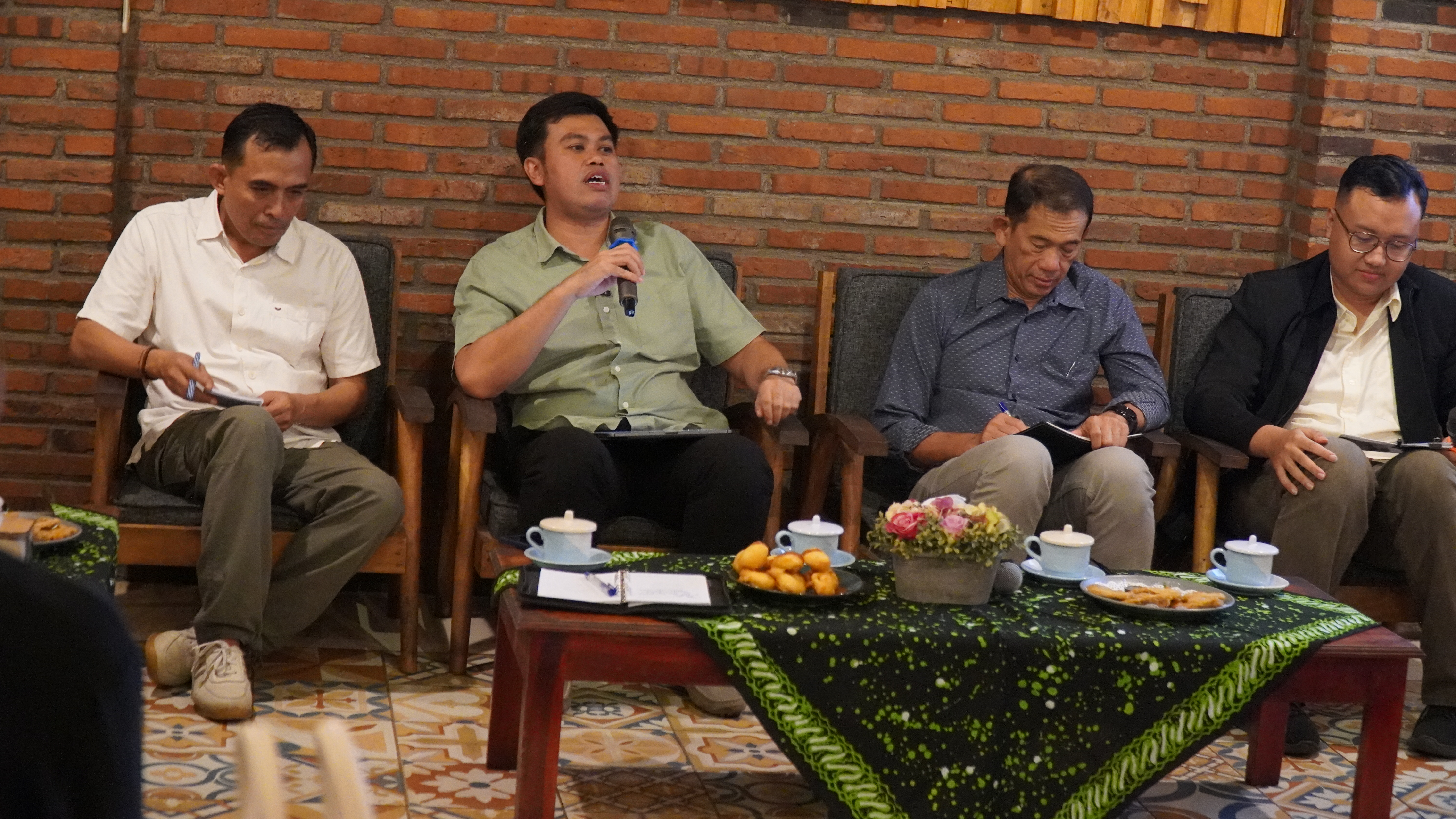 11 Desember 2025- Forum Kreator Digital  ''Mengenal Pembangunan Kota Blitar''di Angkringan Mbah Jono
