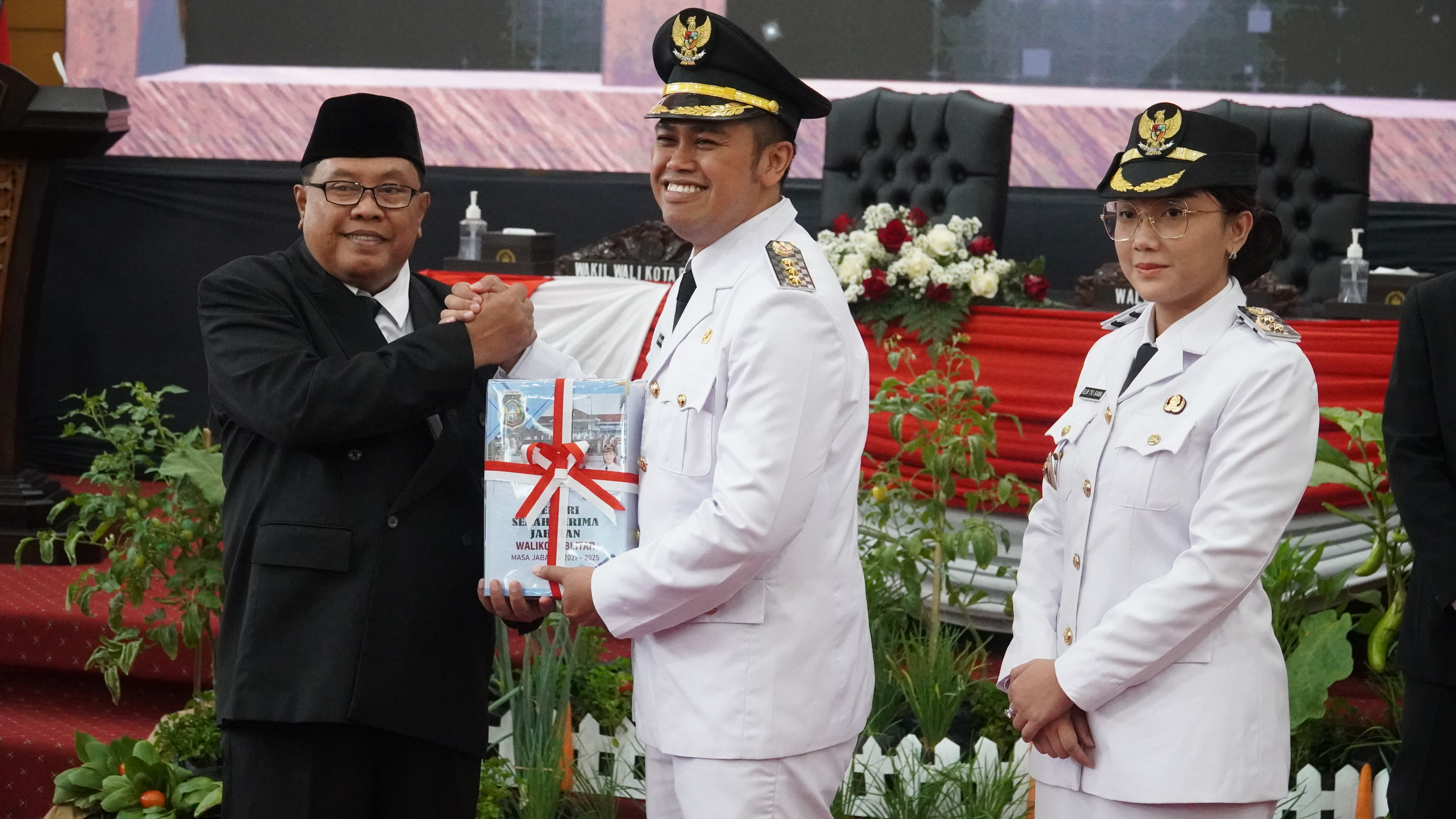 4 Maret 2025 - Sertijab KDH dan WKDH di Graha Paripurna DPRD Kota Blitar