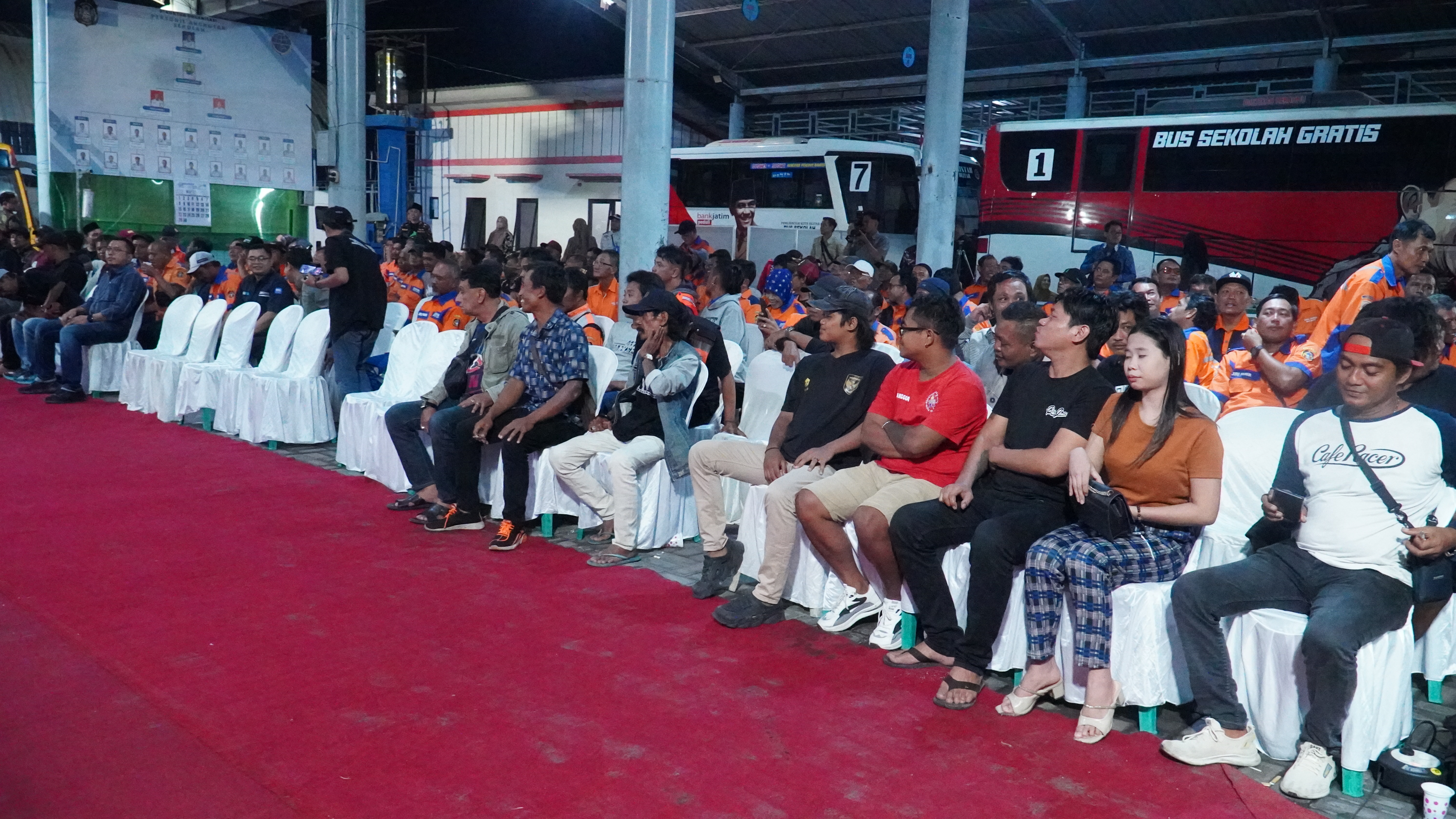 16 Juni 2025 - Jukir Ngopi Bareng MAS WALI di Area Bus Sekolah Dinas Perhubungan