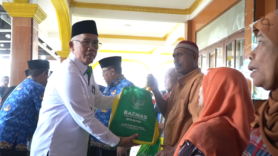 17 Desember 2024 - Penyerahan  Bantuan Sembako baznas  kepada Fakir Miskin di Masjid Baitul Anwar Kel.sUKOREJO