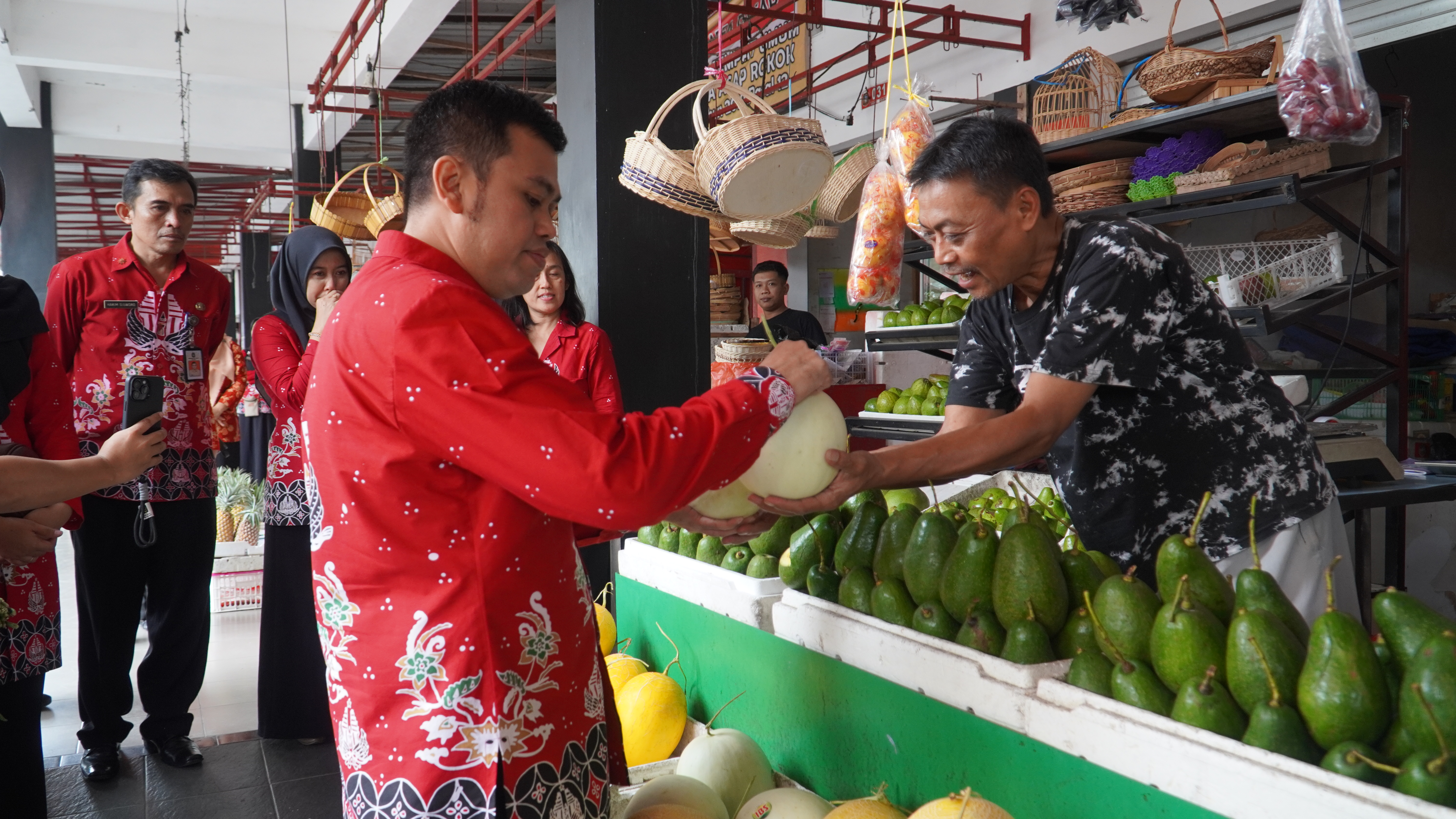 27 Maret 2025 - Walikota Blitar Belanja di  PASAR PON