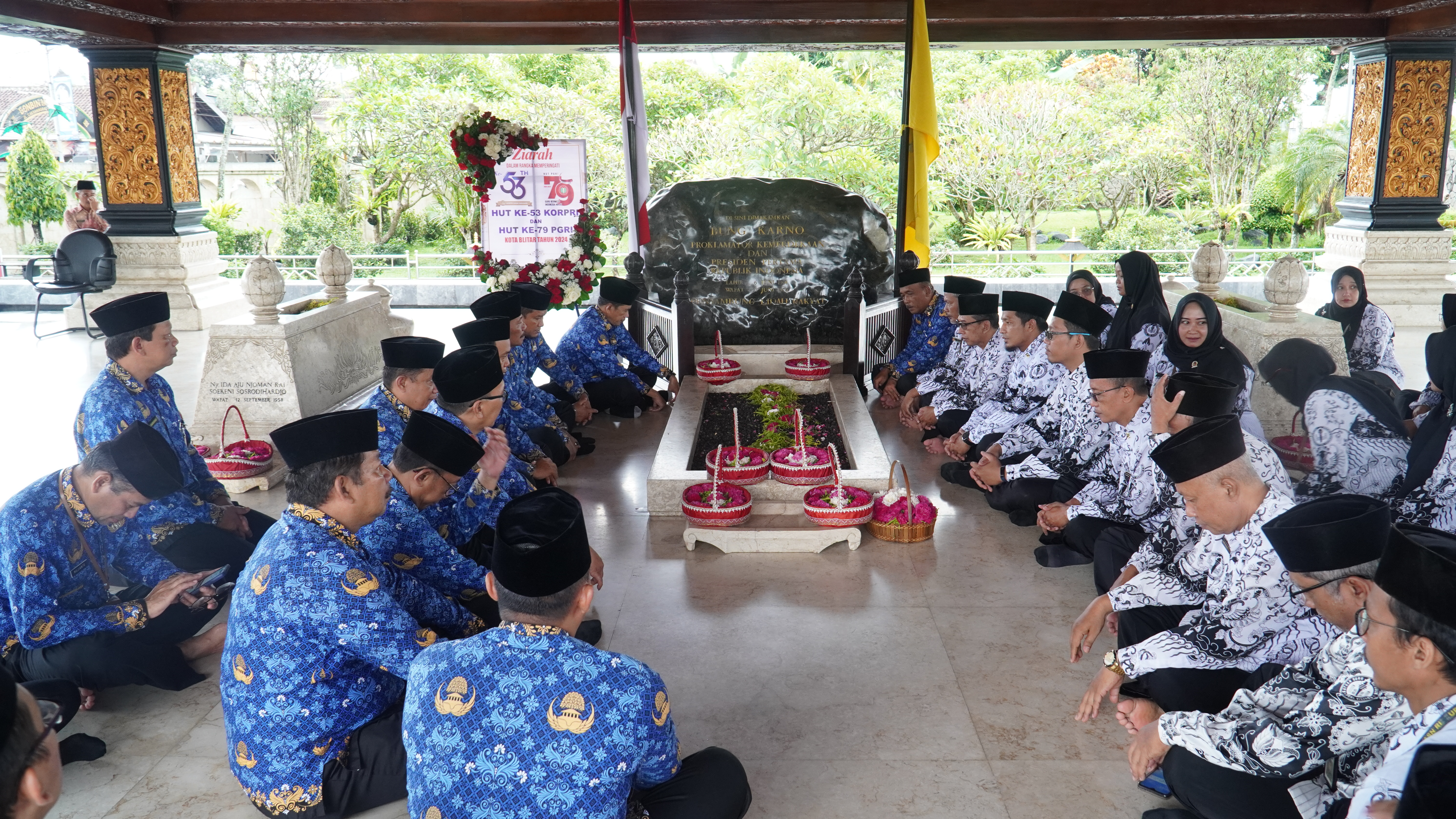 29 November 2024 -  Upacara Ziarah Tabur Bunga HUT ke-53 KORPRI &amp; HUT PGRI ke-79 di MBK