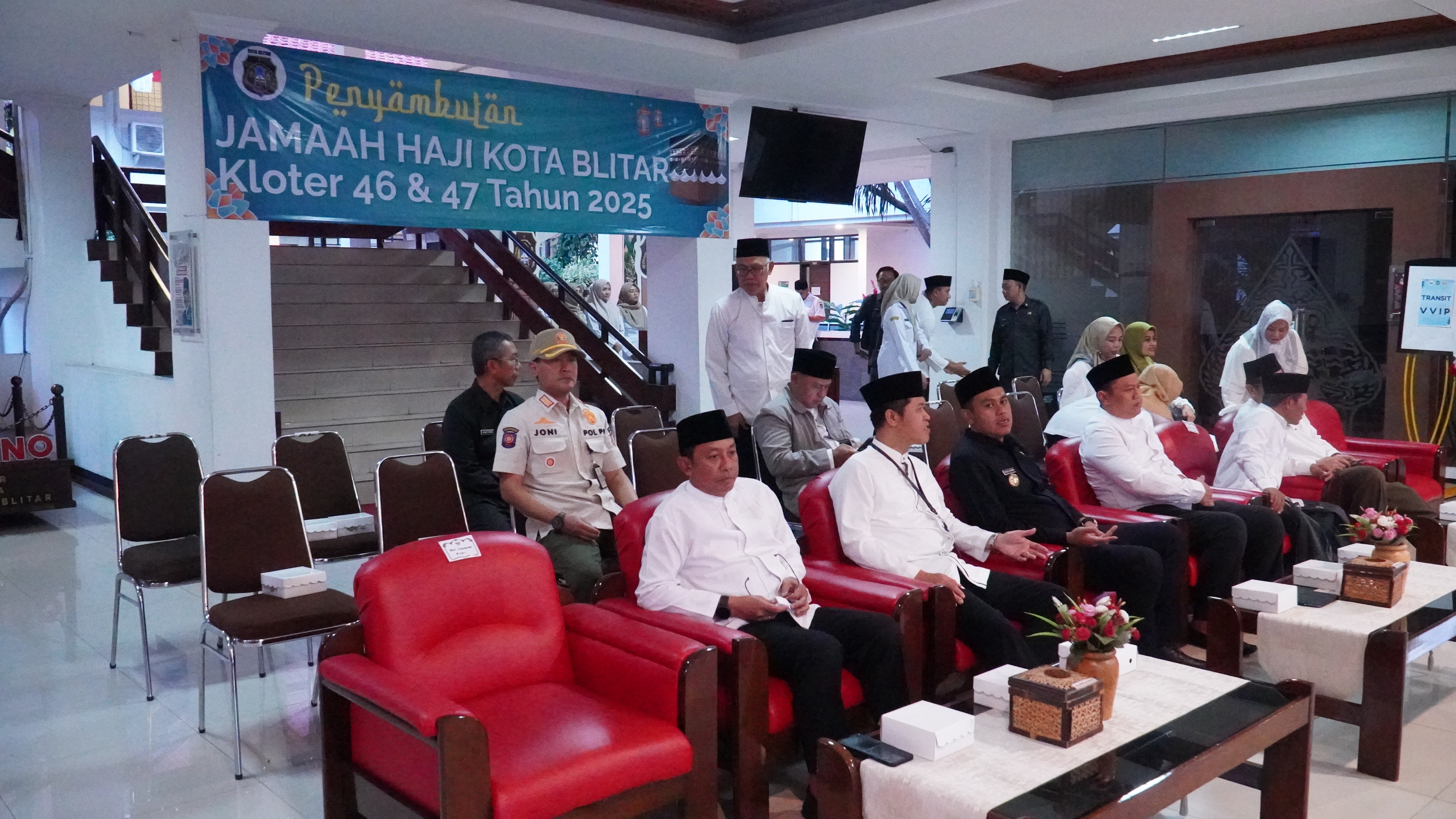 25 Juni 2025 - Penyambutan  Jamaah Haji Kloter 26 di halaman Kantor Walikota Blitar