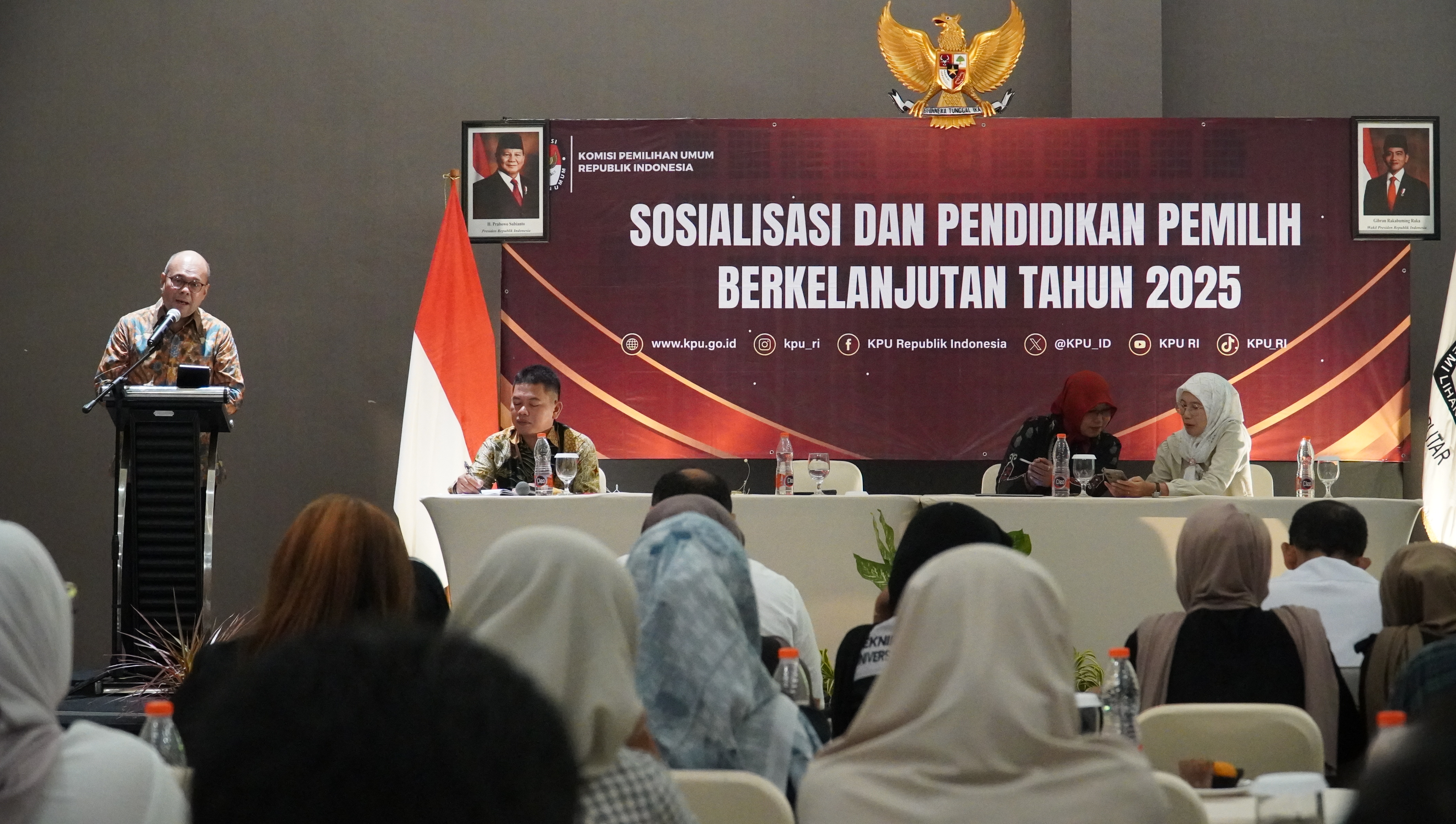 September 2025- Sosialisasi dan Pendidikan Pemilih  Berkelanjtan Tahun 2025 di Balroom Hotel Santika