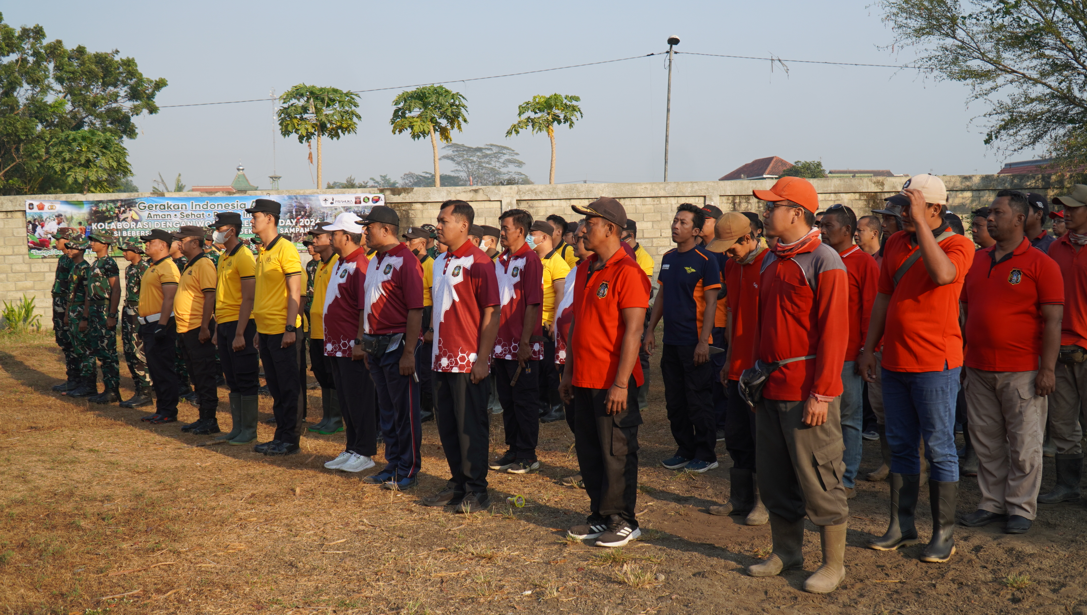 18 jum'at Gerakan Indonesia ASRI & Apel WORDL CLEAN UP DAY di Sungai Kali Lahar Jl.Bakung Sukorejo
