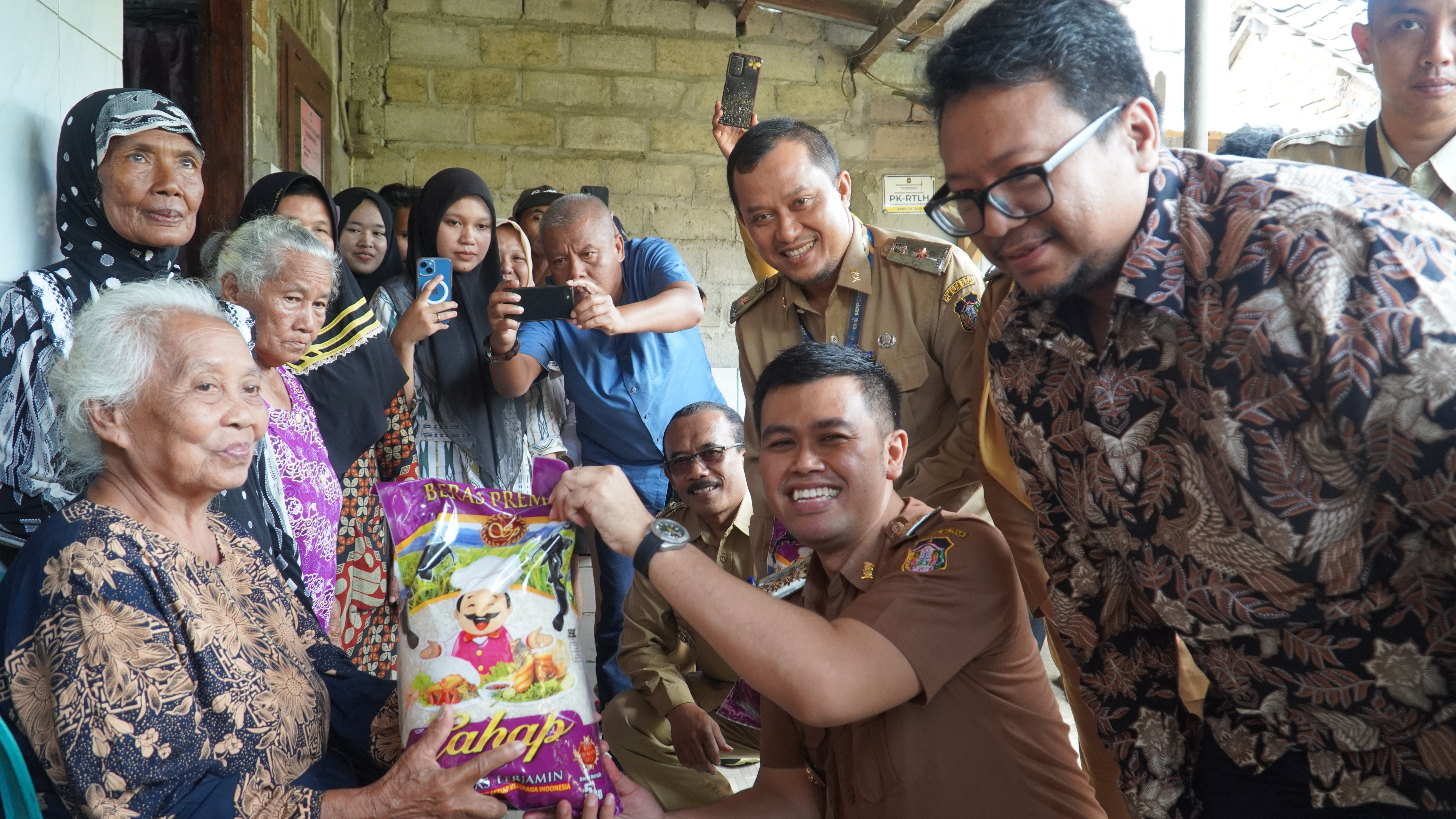 24 Maret 2025 - Penyerahan CSRPT HM SAMPOERNA pada Warga Jalan Joko Kandung 09 Kel.Blitar