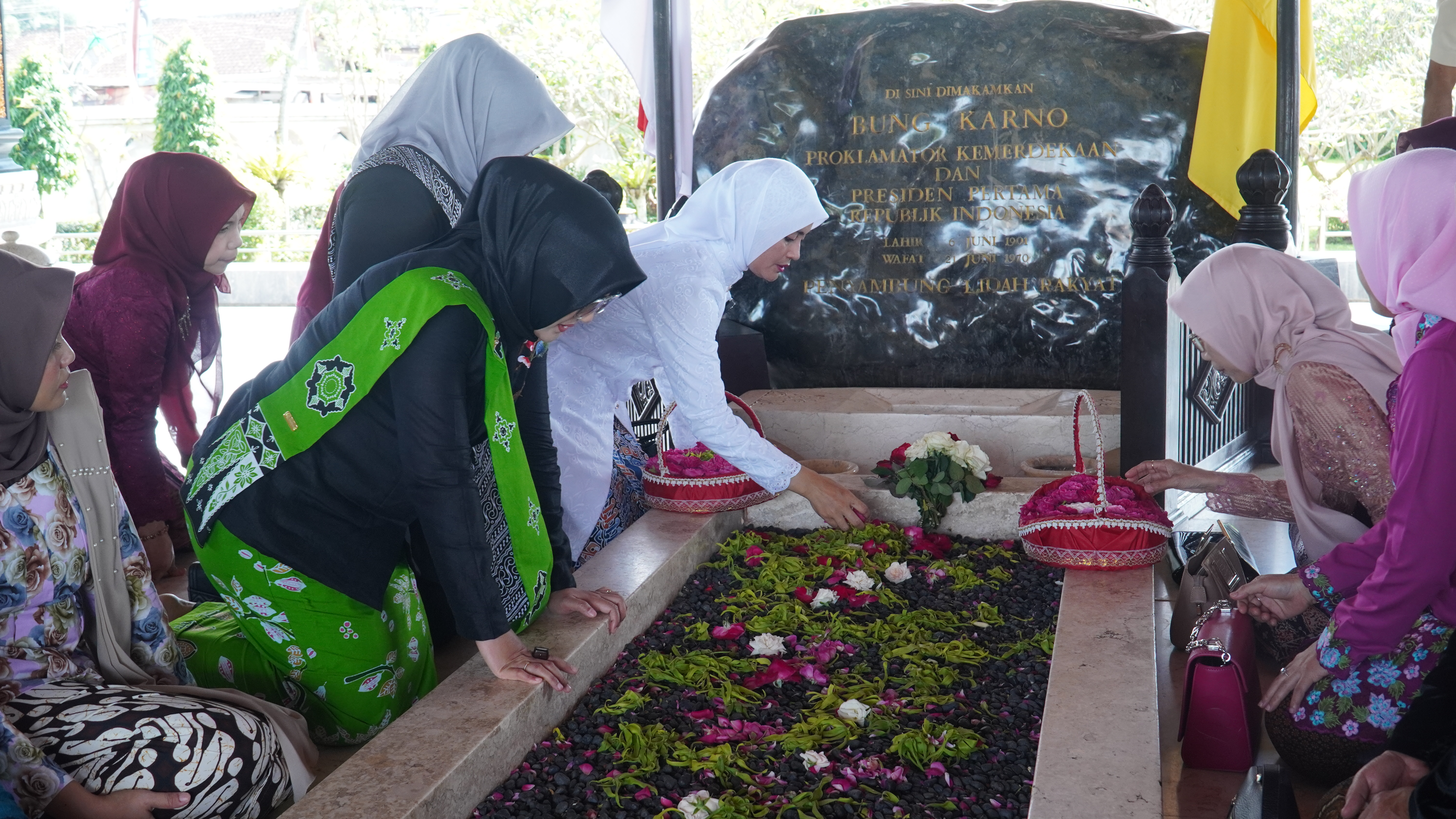 21 April 2025 - Ziarah Makam PROKLAMOTOR BUNG KARN0