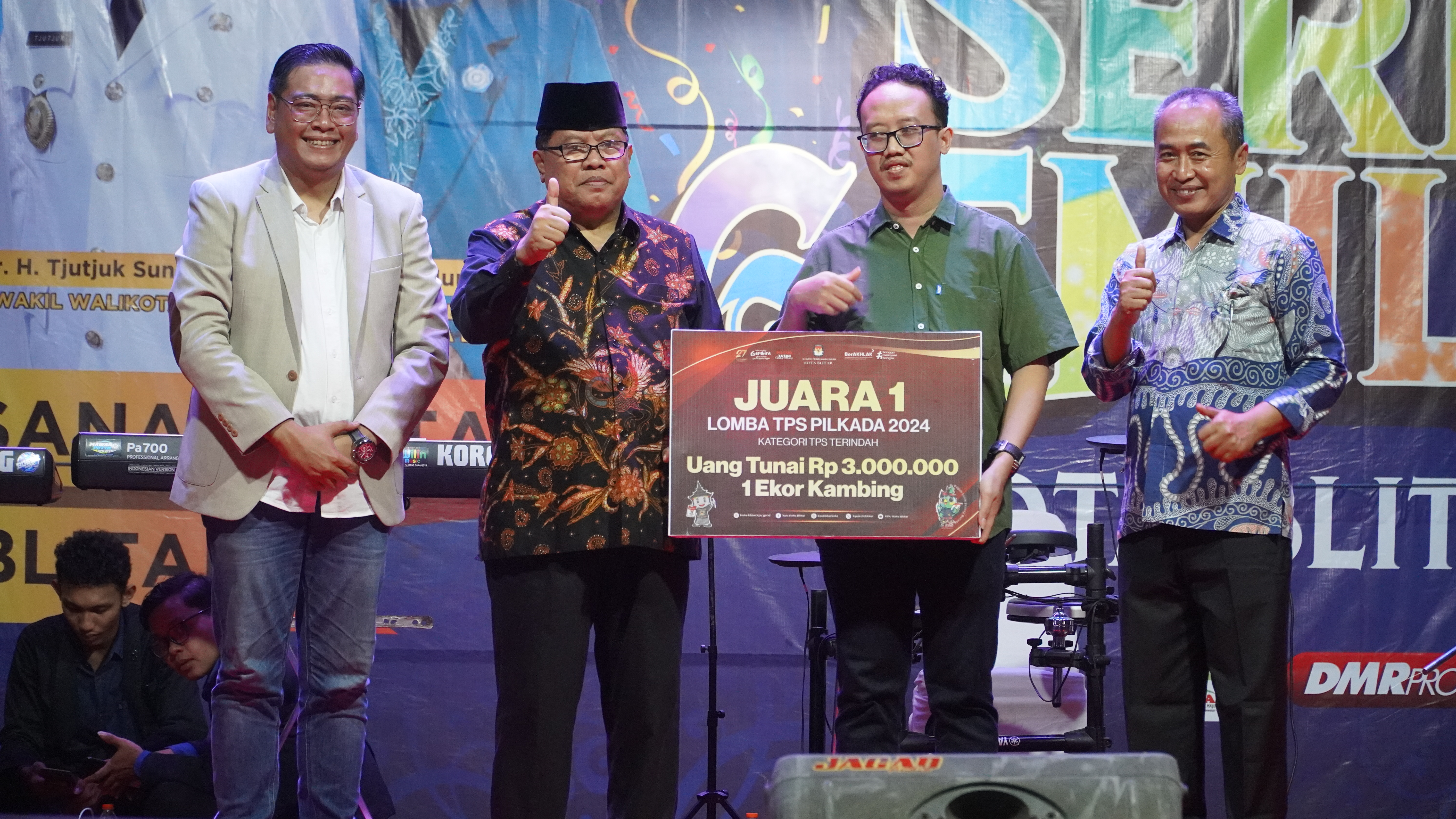 23 Desember 2024 - Penyerahan Hadiah TPS &amp; Lomba foto di TPS PILKADA SERENTAK Tahun 2024