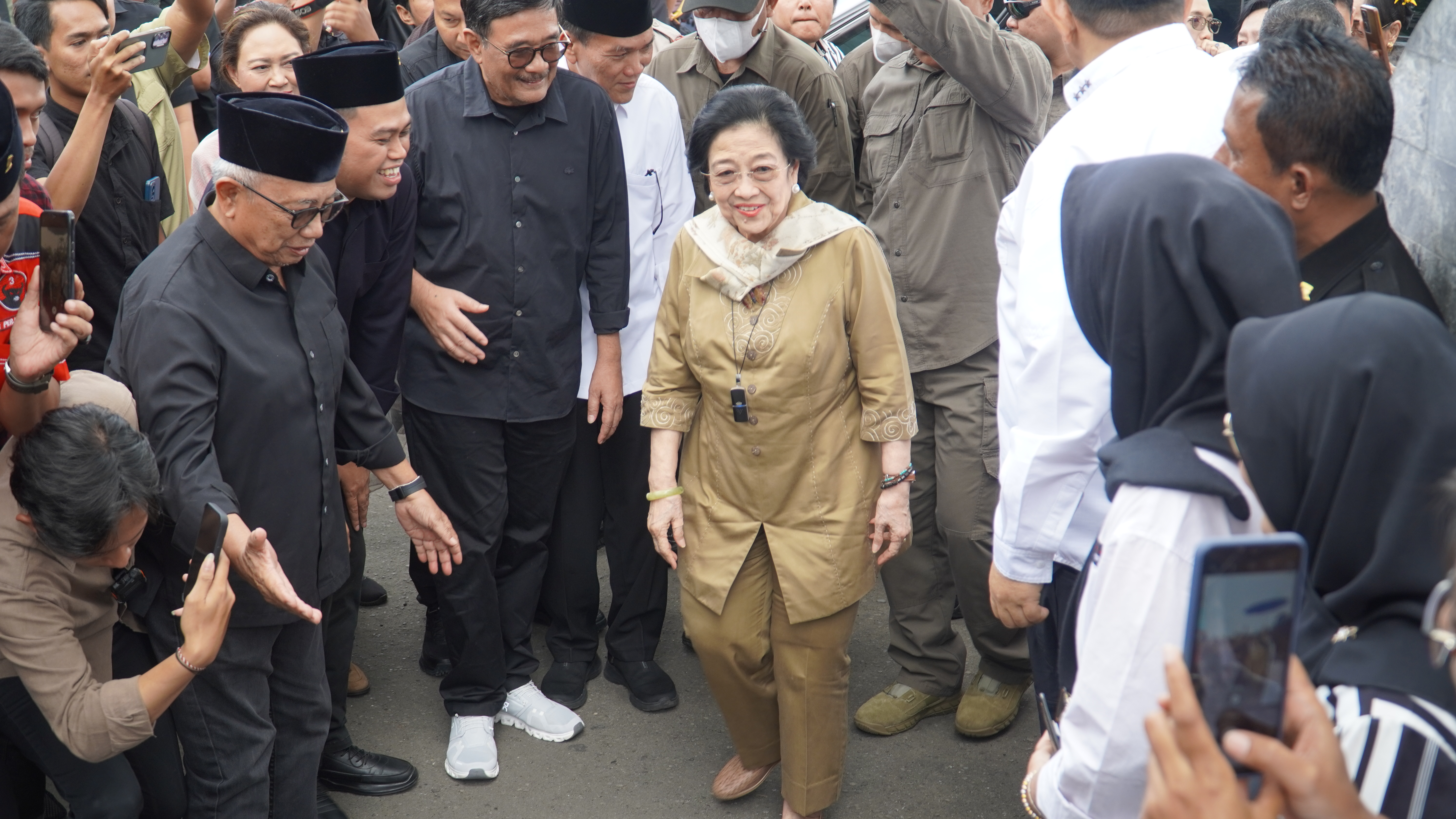4 April 2025 - Kunjungan IBU MEGAWATI SOEKARNOPUTRI di MBK &amp; Pendopo Ronggohadinegoro