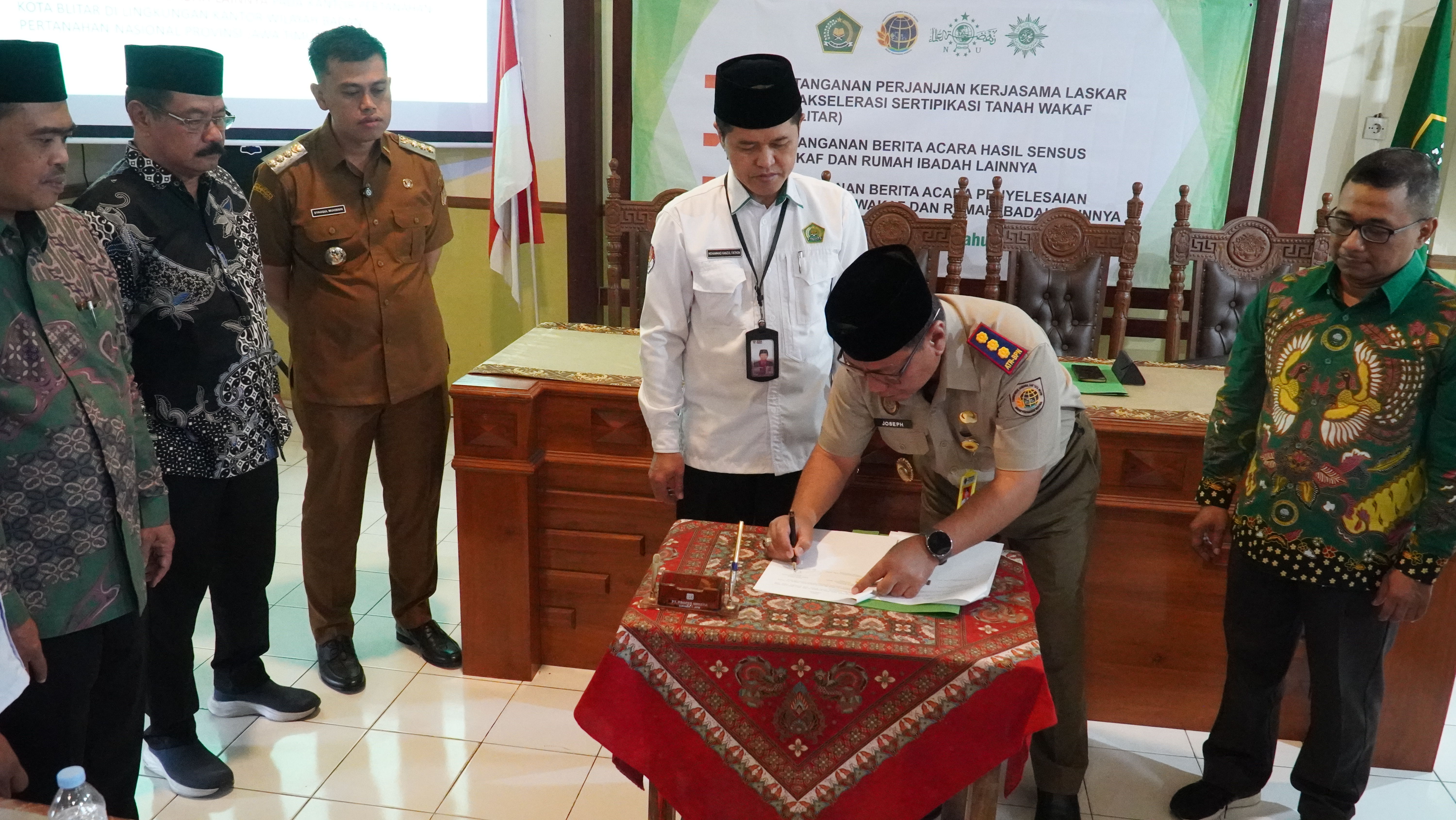 29 Juli 2025-Penandatanganan Berita Acara Hasil SENSUS TANAH WAKAF &amp; Acara Penyelesian Sertifikat Tanah Wakaf di Mini Hall Kantor Kemenag Blitar