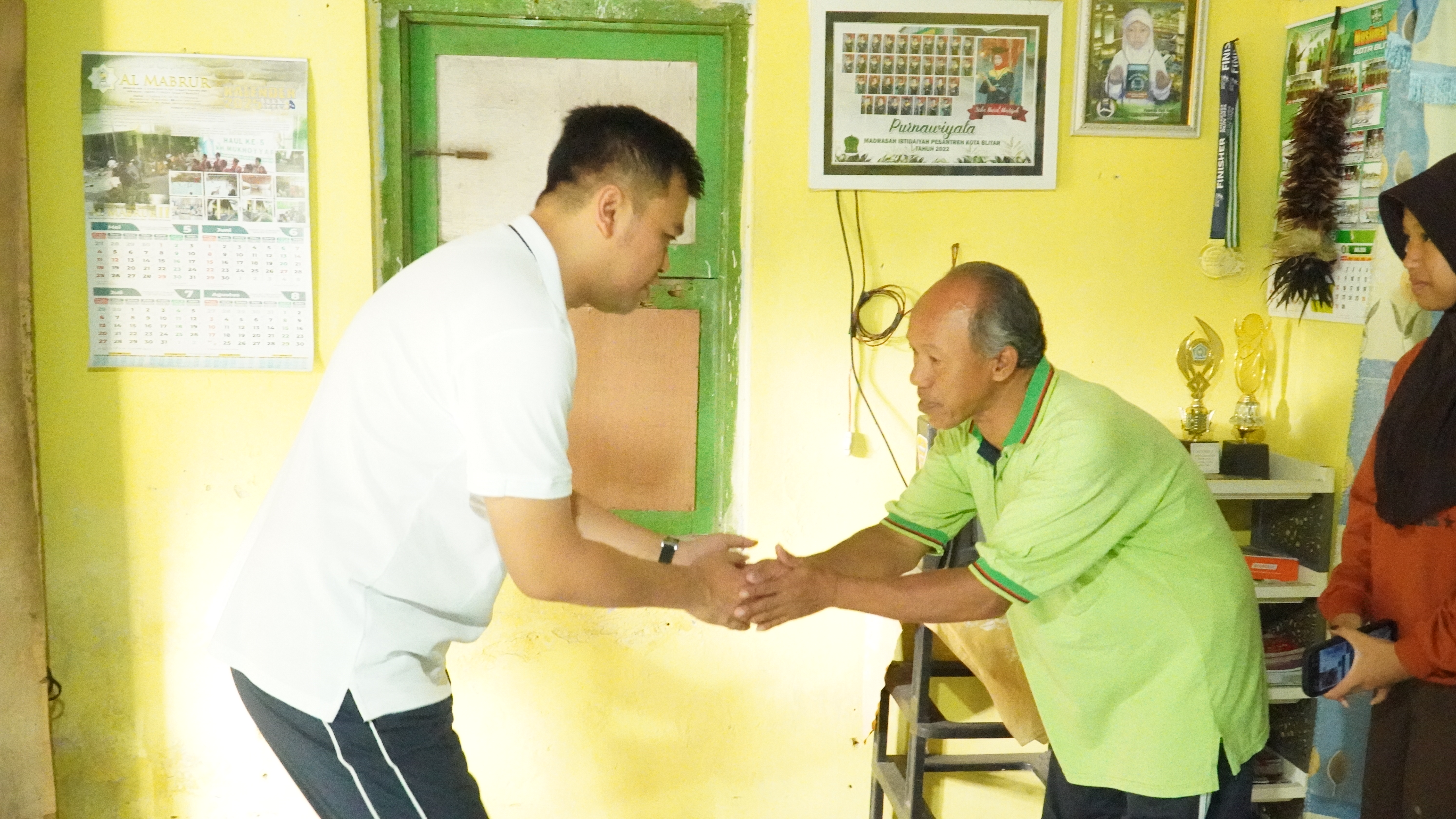 3 Mei 2025 - Penyerahan Bantuan kepada Ibu SITI MASFUFAH, KADORI (Jl. Ahmad Dahlan Gg,II No 3 TANGGUNG)