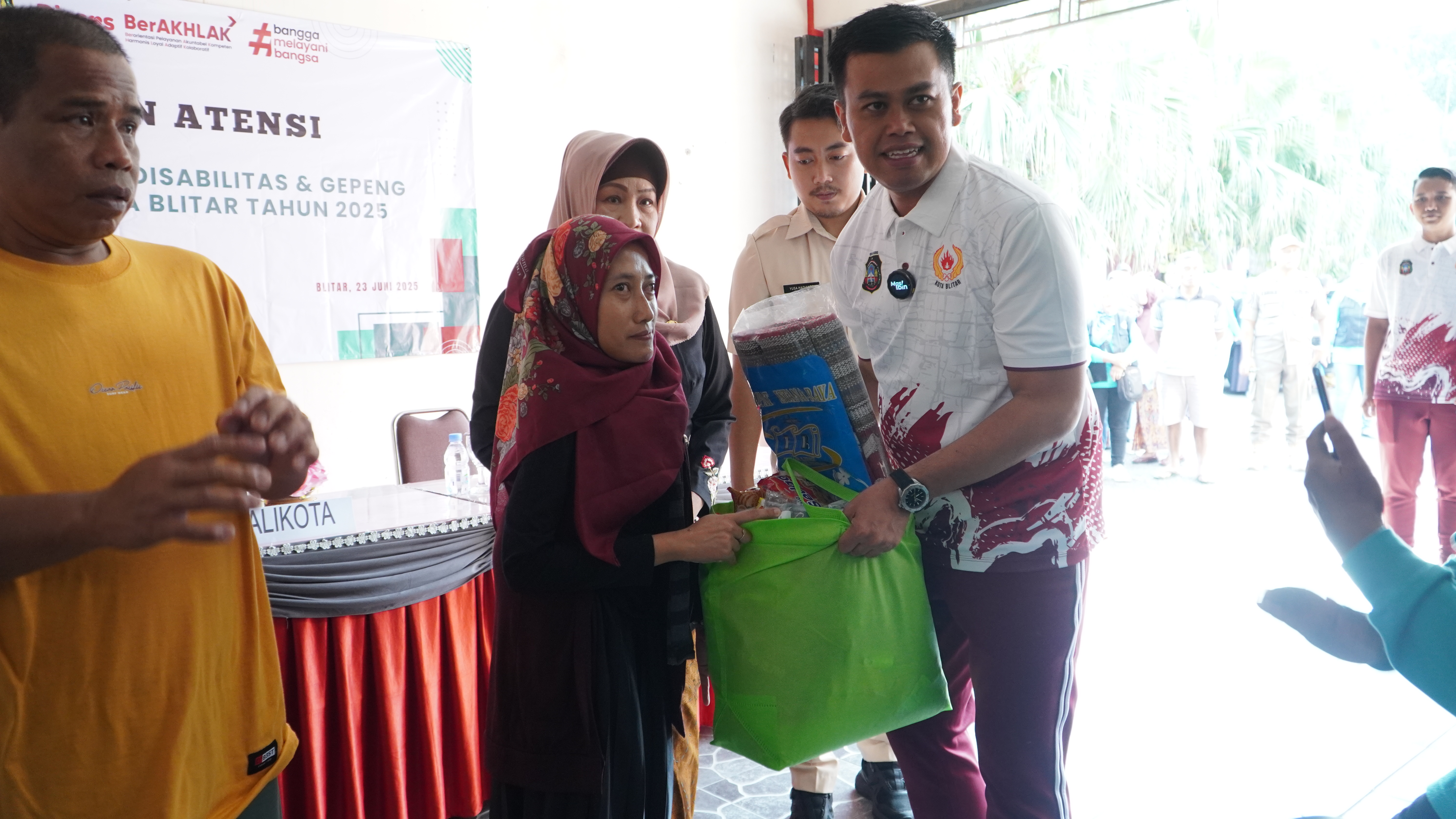 23 Juni 2025 - Penyaluran Bantuan PKH dan ATENSI di Kantor Dinas Sosial