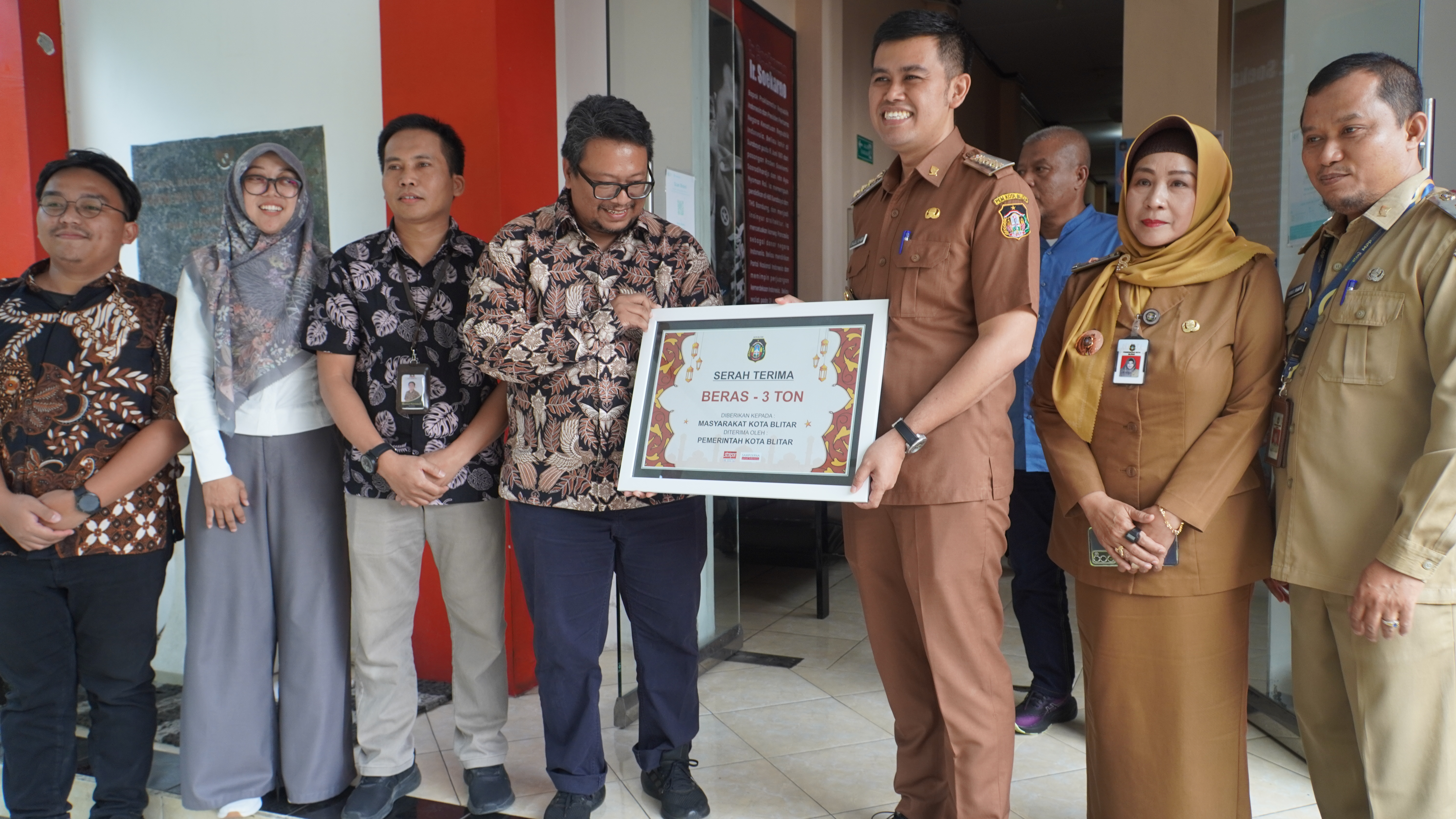 24 Maret 2025 - Serah terima Plakat beras 3 ton dari Sampoerna ke Pemkot Blitar