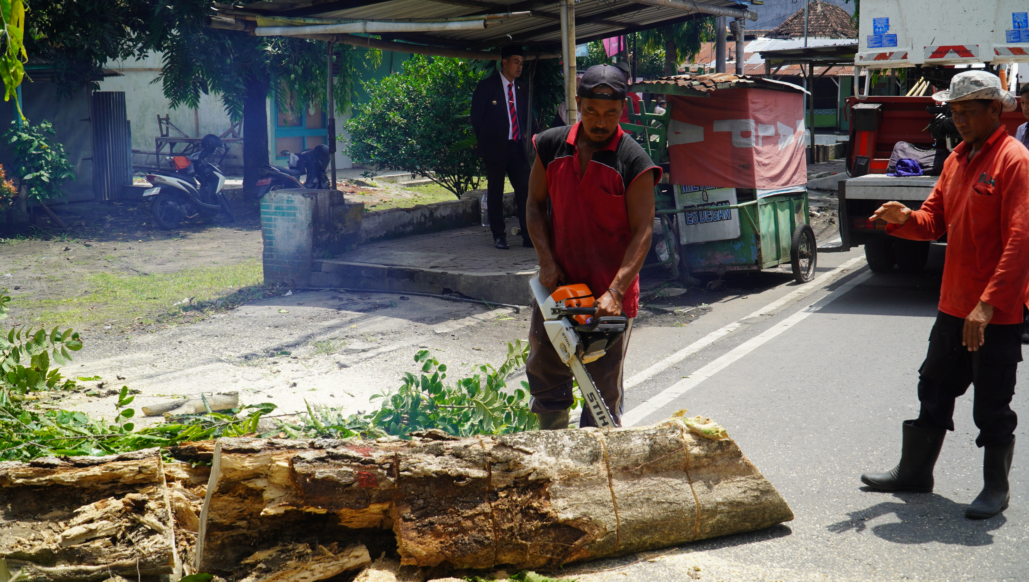 3 November 2025 - Pemantauan Pemotongan Pohon kropos di Jl. Bali Karangtengah