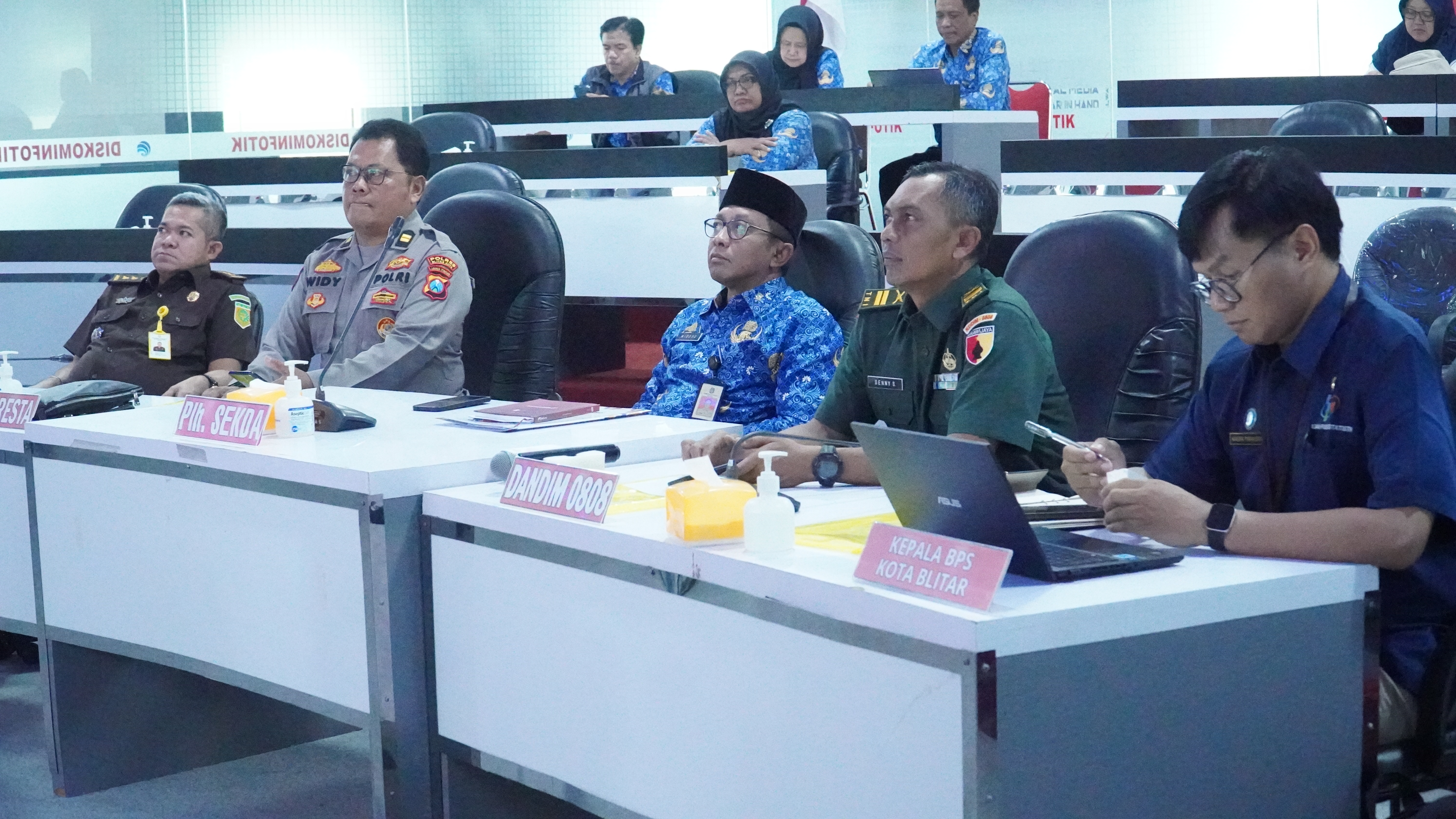19 Mei 2025 - Rakor Pengendalian Inflasi dan Sosialisasi Percepatan Pembentukan Koperasi Desa Kelurahan Merah Putih secara daring di ISC Diskominfotik