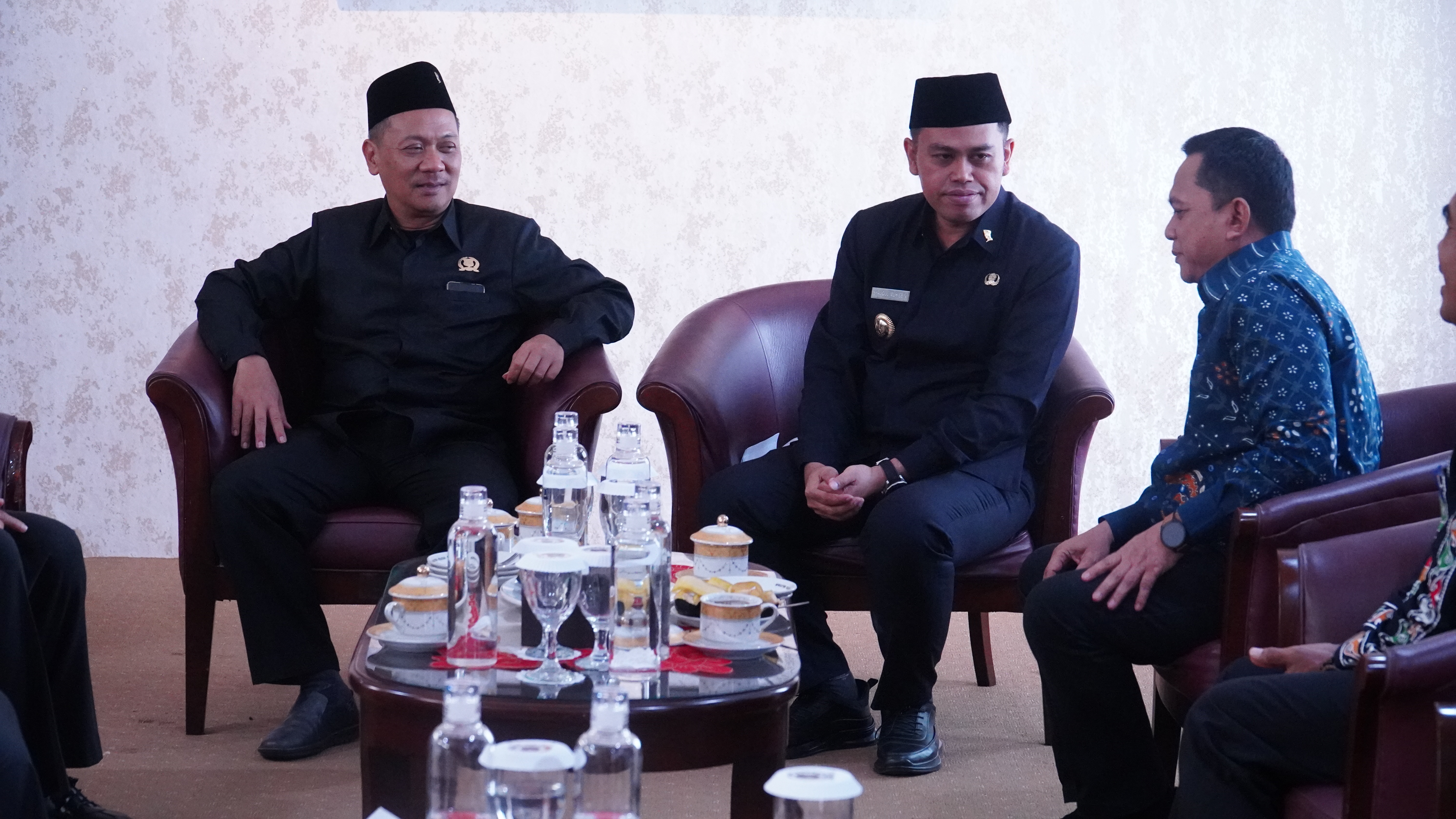 17 Juli 2025-Penerimaan Kunjungan DPN ASDEKSI di Ruang Transit Kantor DPRD