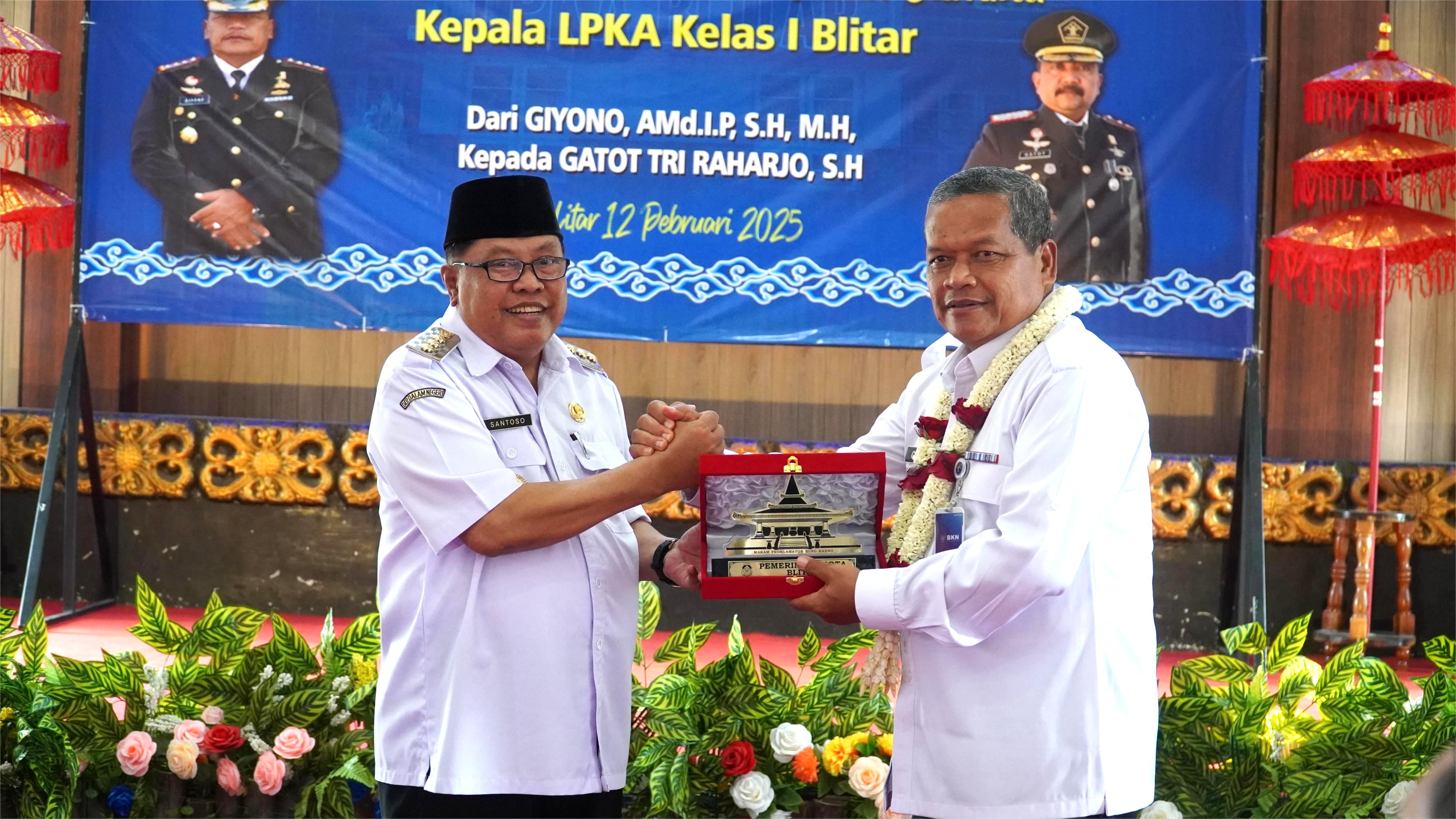 12 Februari 2025 - Sertijab dan Pisah Sambut KEPALA LEMBAGA PEMBINAAN KHUSUS ANAK KELAS 1 BLITAR  di Aula Lapas Anak Blitar