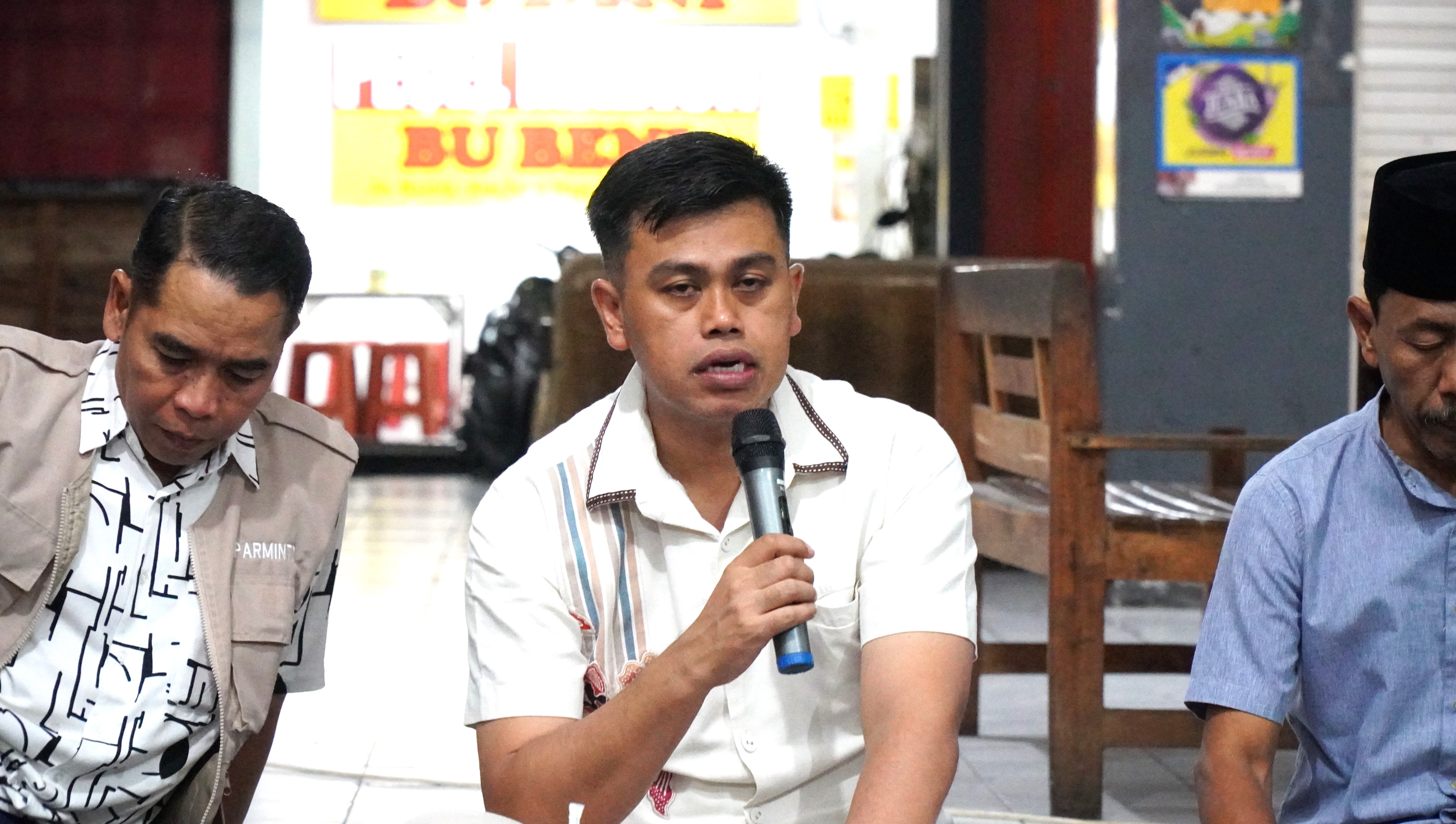 Audensi dengan Pedagang Pasar Legi di Pasar Wage