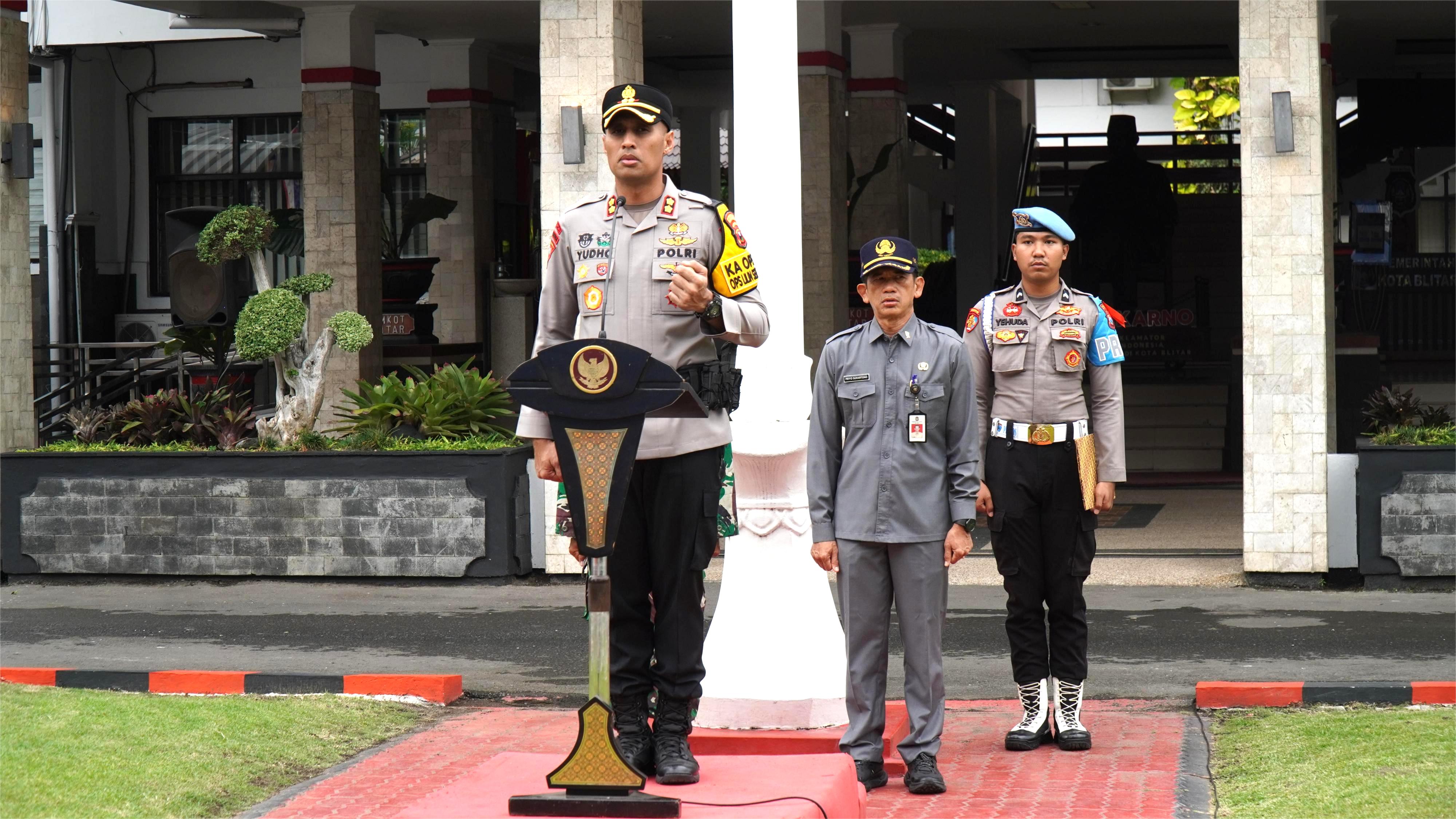 Apel Gelar Pasukan OPERASI LILIN SEMERU 2025 Polres Blitar Kota