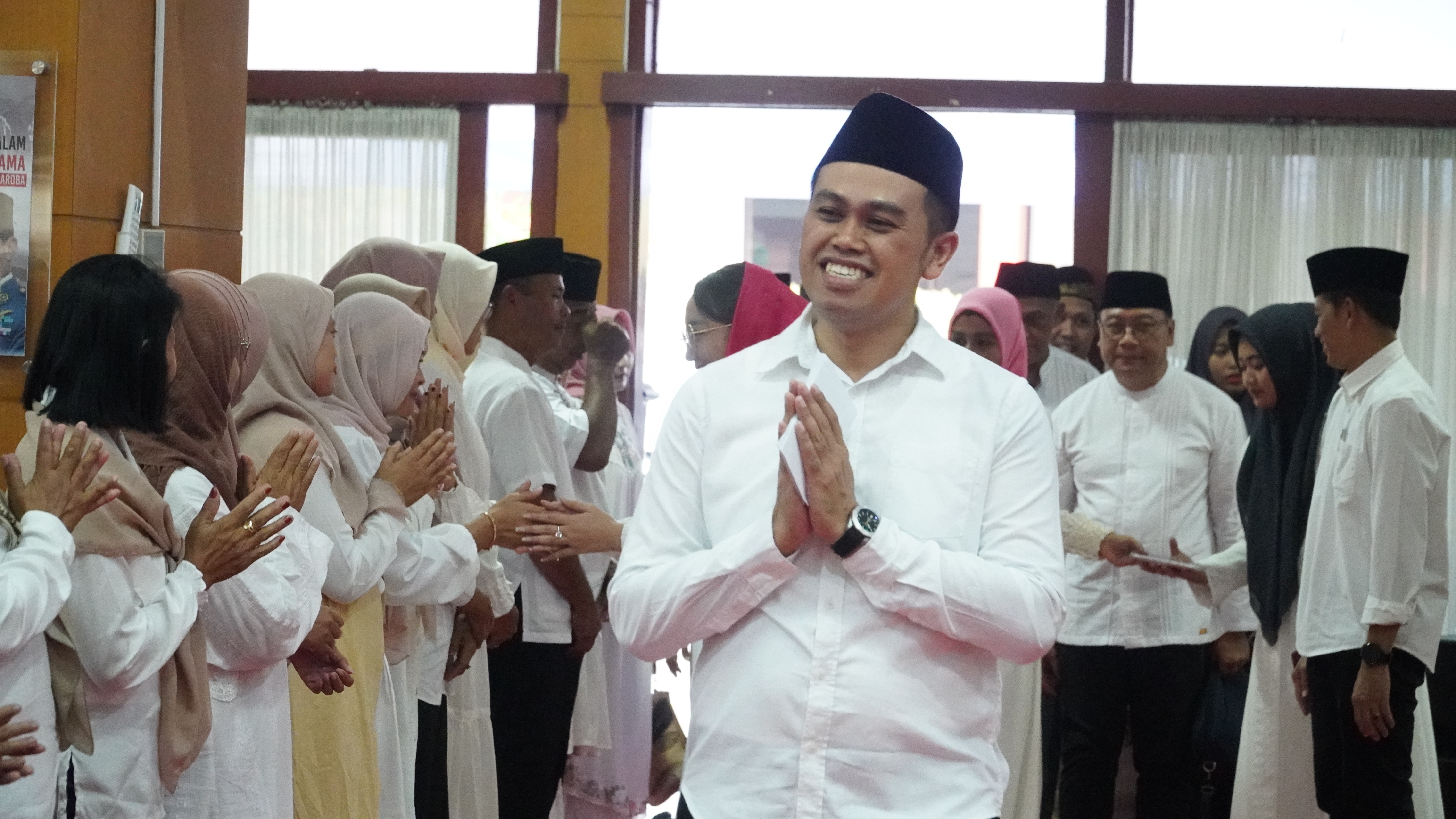 25 Maret 2025 - Penyerahan bingkisan simbolis pada Kader Posyandu se-Kota Blitar