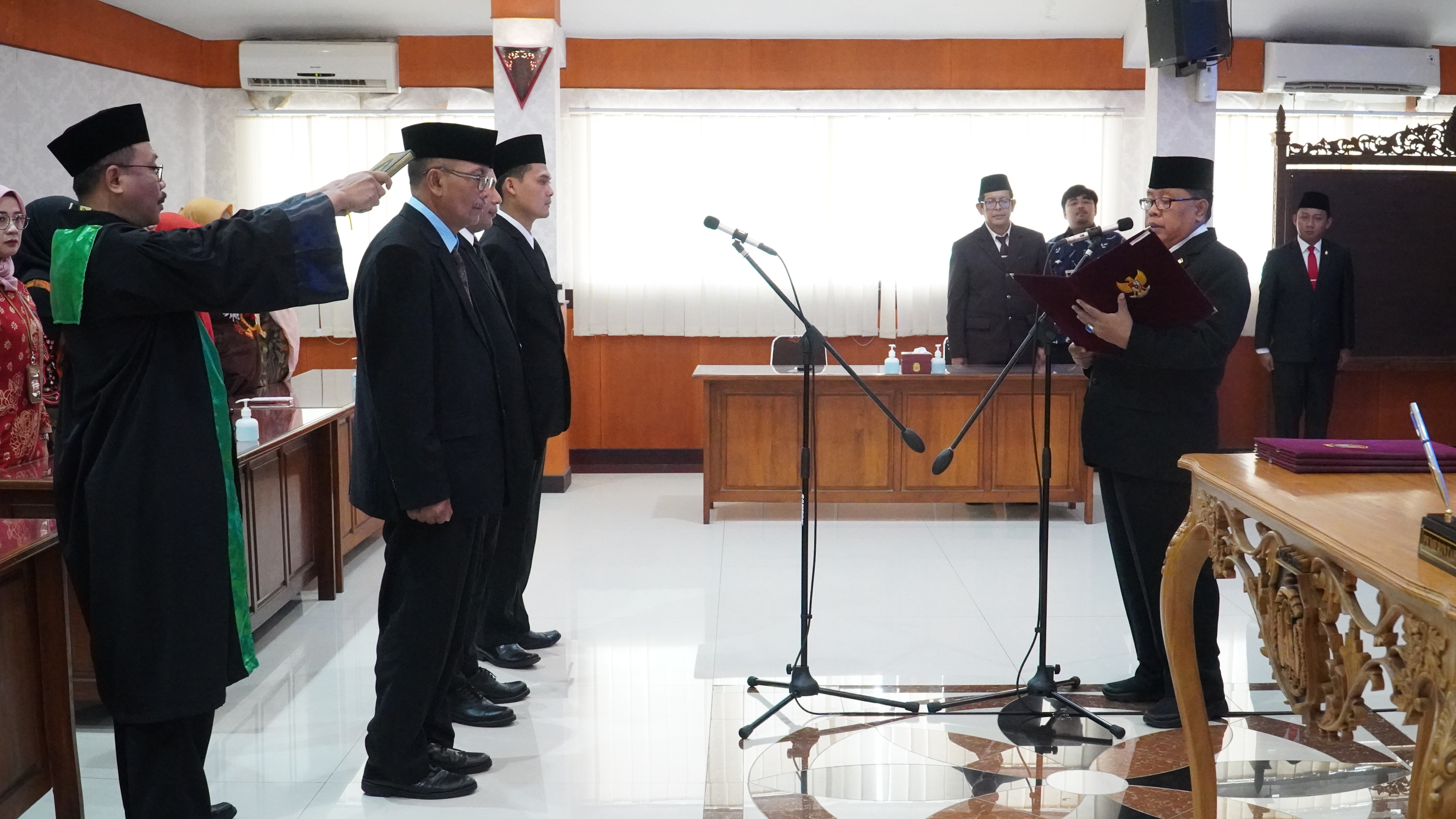 31 Januari 2025 - Pelantikan Direktur PERUMDA TIRTA PATRIA &amp;amp; Direktur Utama serta Anggota Direksi Perumda BPR Kota Blitar Tahun 2025