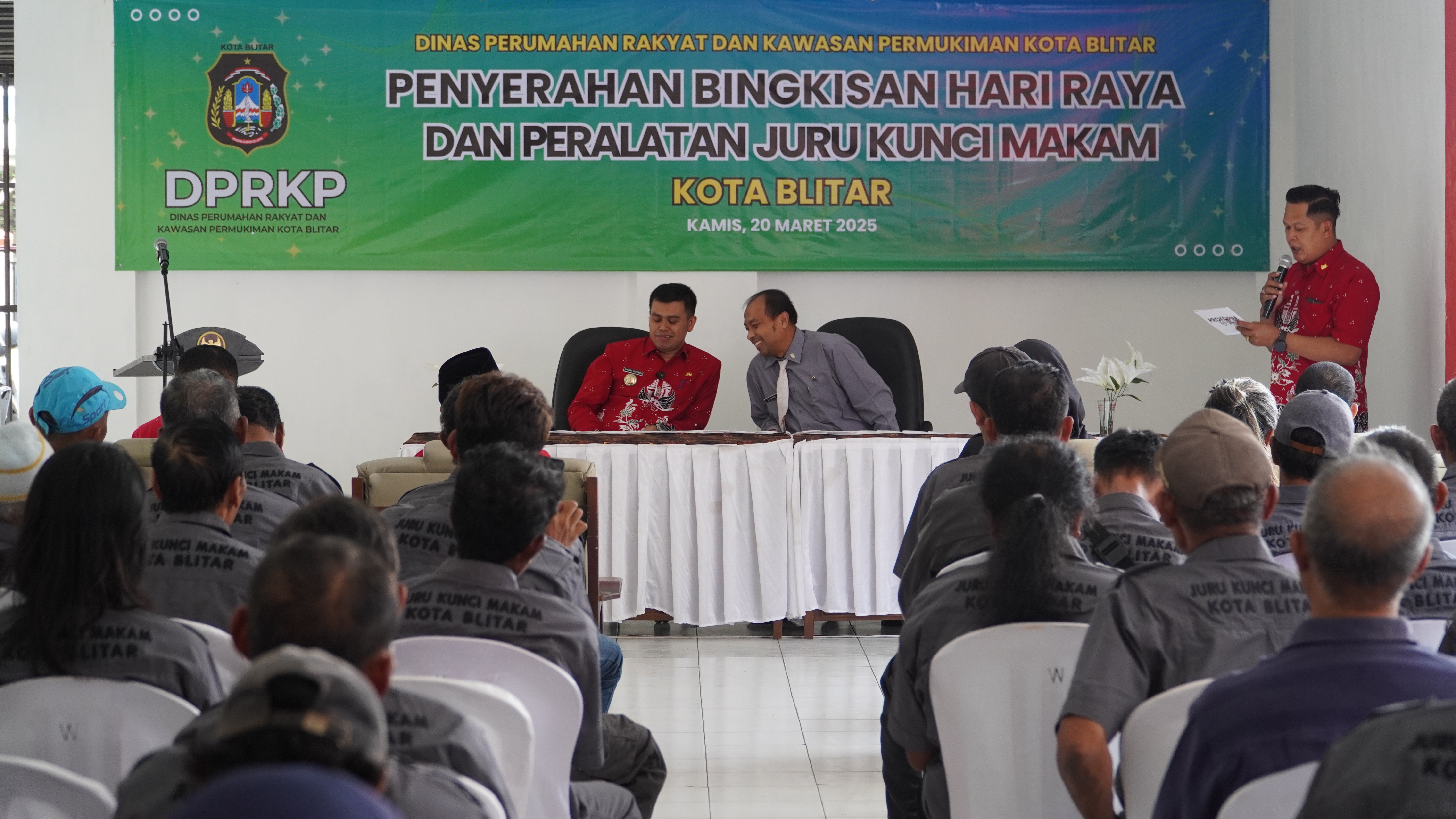 20 Maret 2025 - Pemberian Bingkisan untuk JURI KUNCI MAKAM di Aula RUSUNAWA
