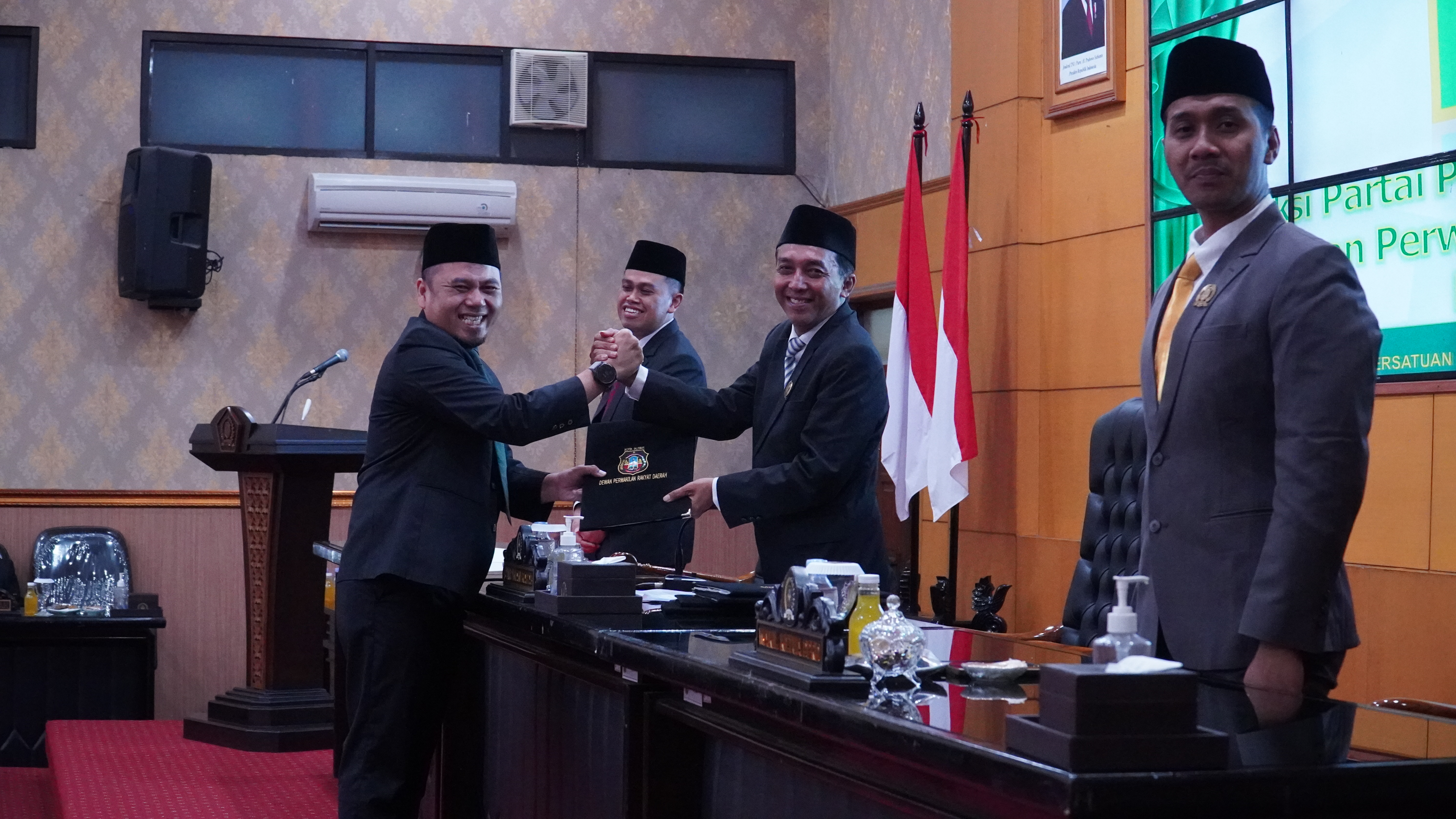 13 Juni 2025 - RAPAT PARIPURNA DPRD