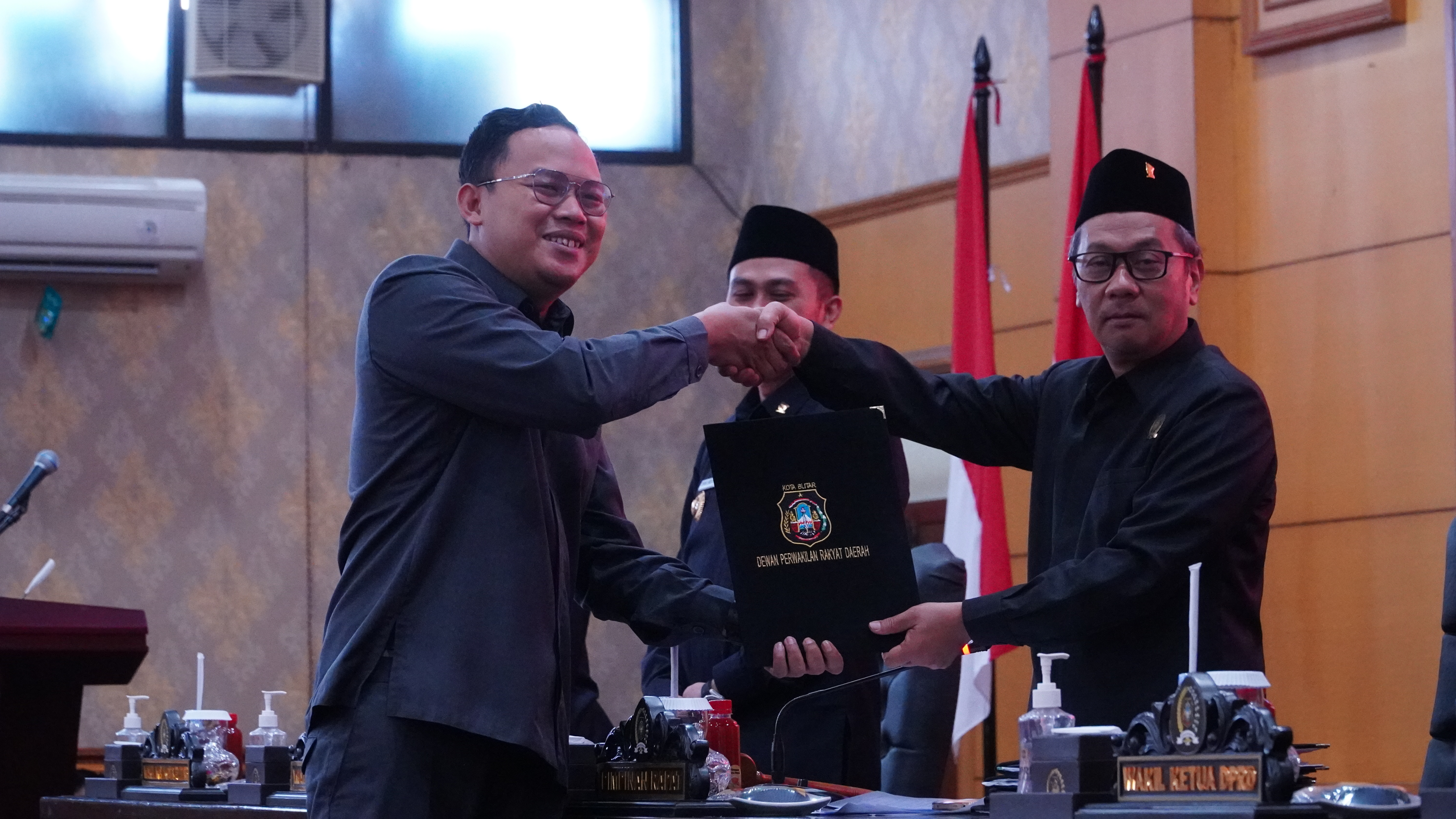 25 Juni 2025 - RAPAT PARIPURNA DPRD