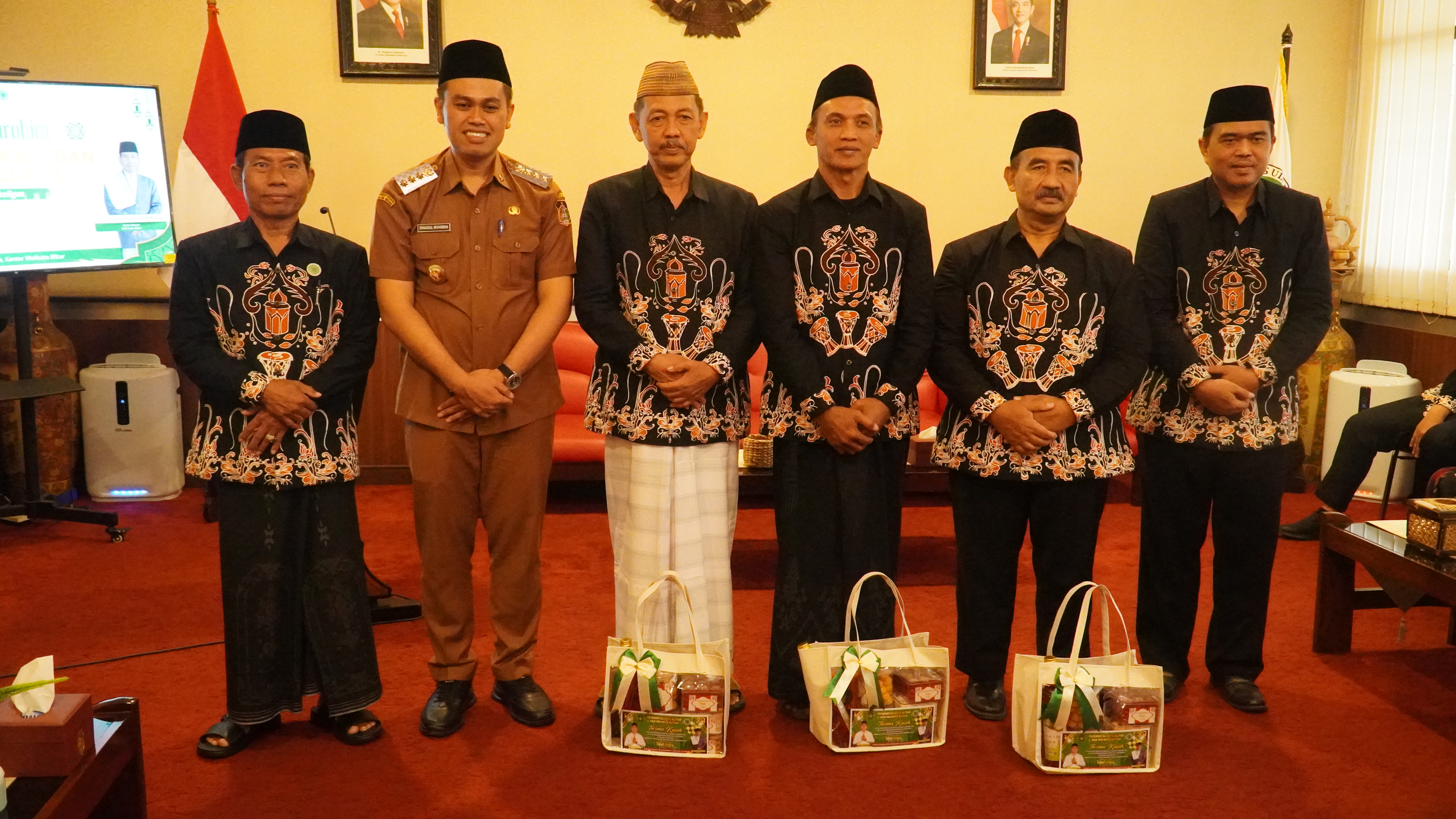 24 Maret 2025 - Pembagian Bingkisan &amp;amp; TAARUF bagi Alim Ulama di Ruang Samaptaloka