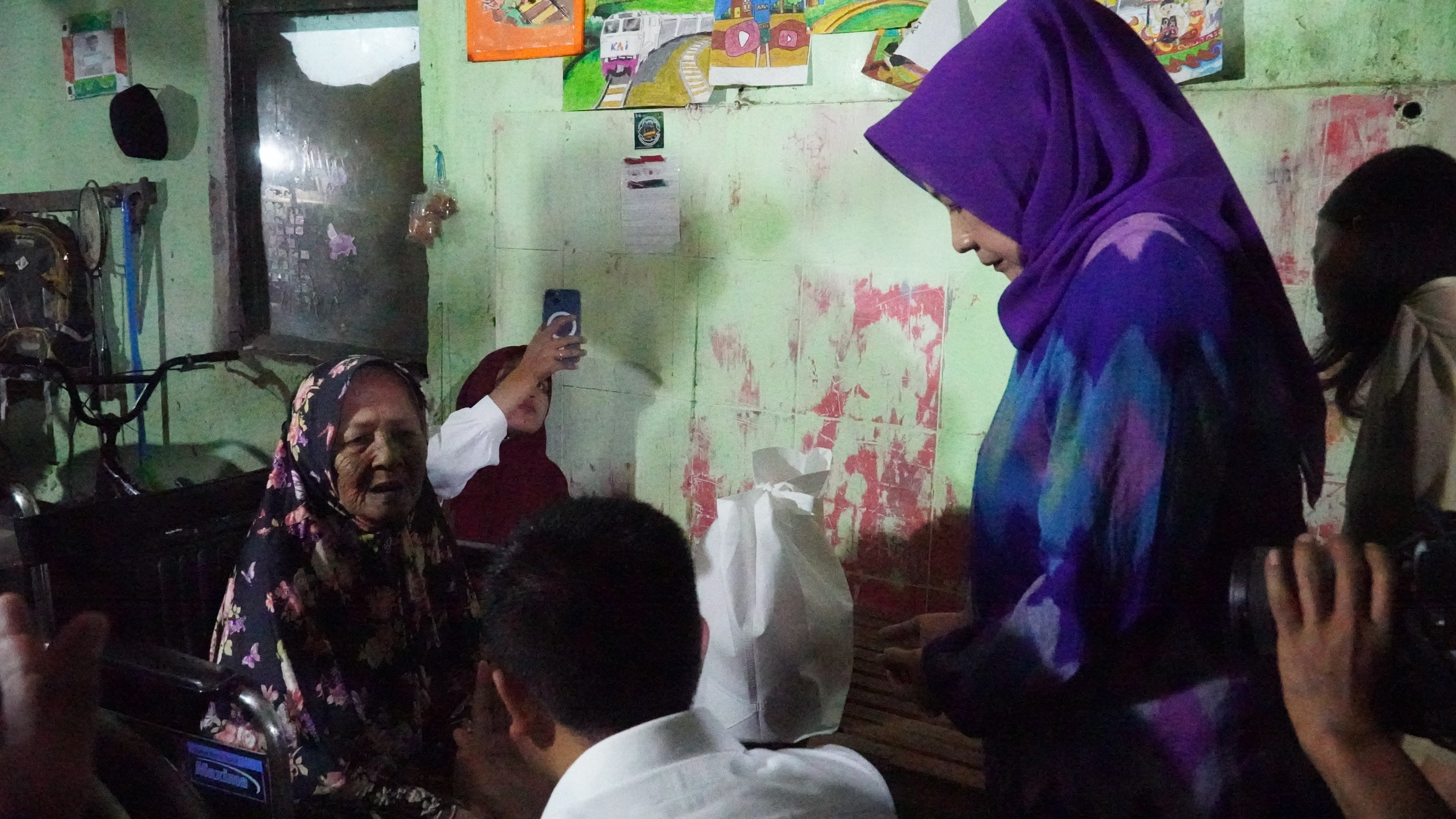 4 Maret 2025 - Penyerahan Bantuan Sembako Bencana di Jl.Kelud, jl.RA Kartini, gedog, klampok