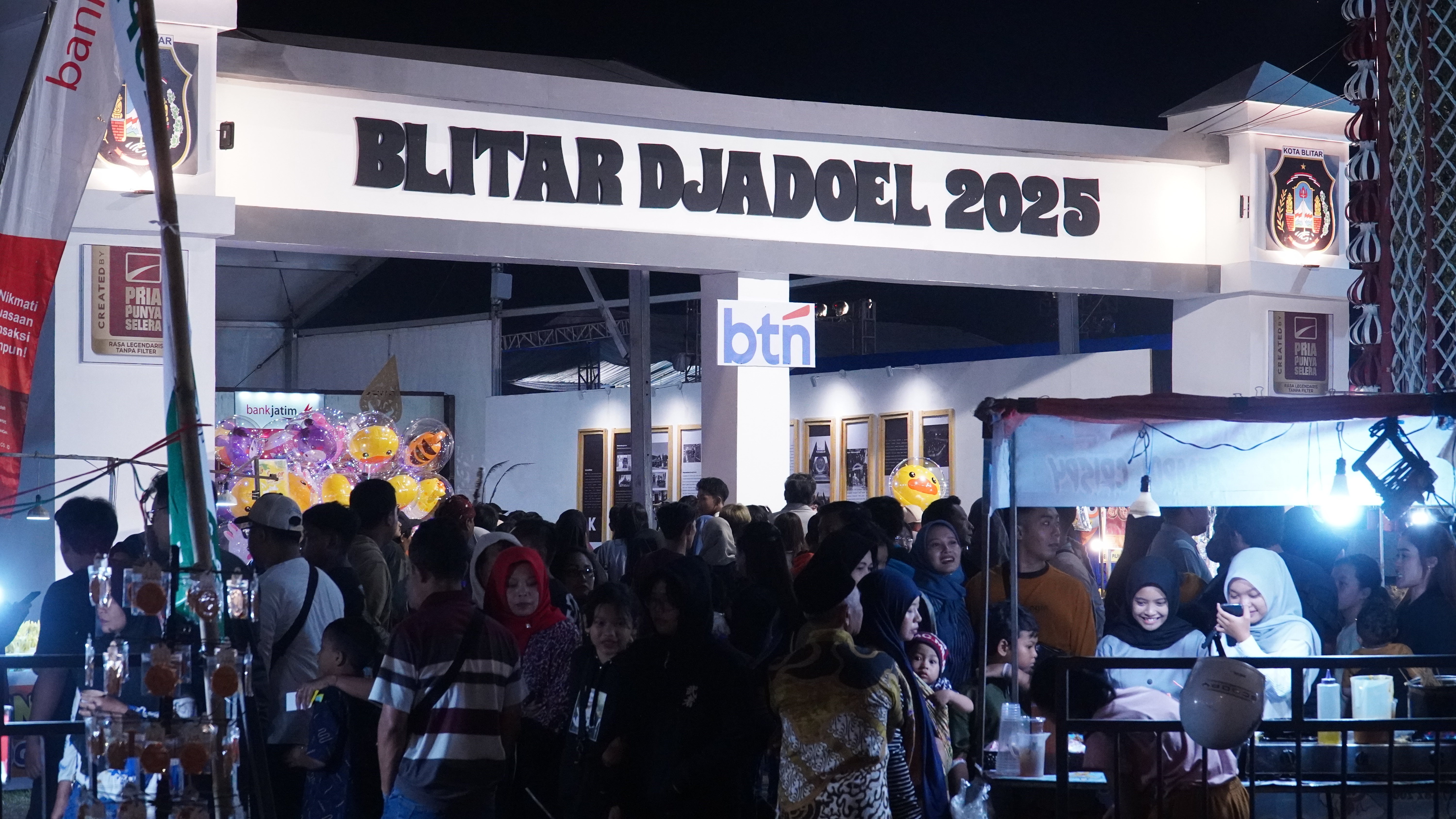 Pembukaan Talkshow BLITAR CAH PRENEUR di tenda doom area Bazar Blitar Djadoel