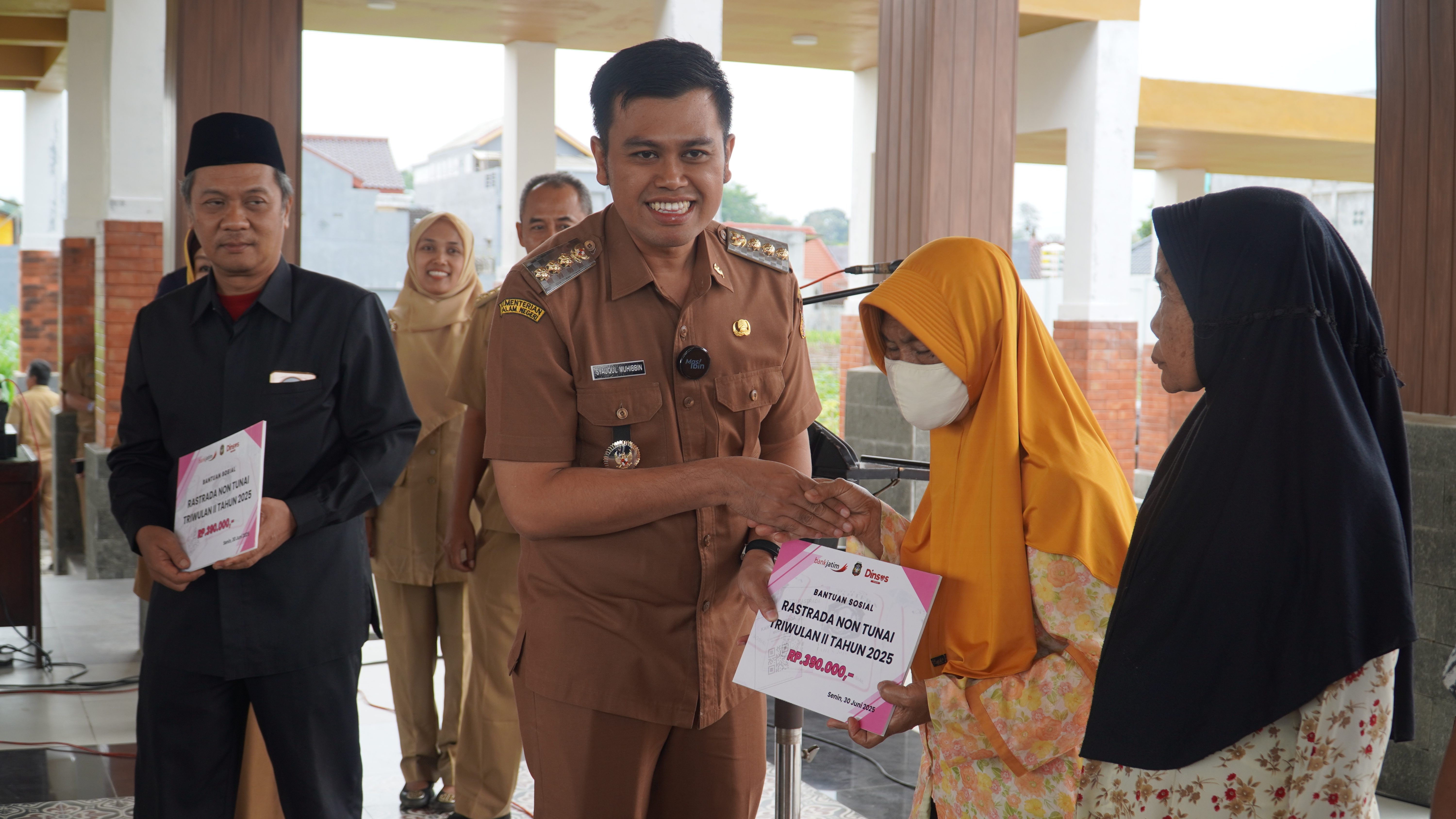 30 Juni 2025 - Penyerahan simbolis RASTRADA NON TUNAI di Kelurahan Sukorejo, Kelurahan Kepanjenlor &amp;amp; Kelurahan Bendogerit
