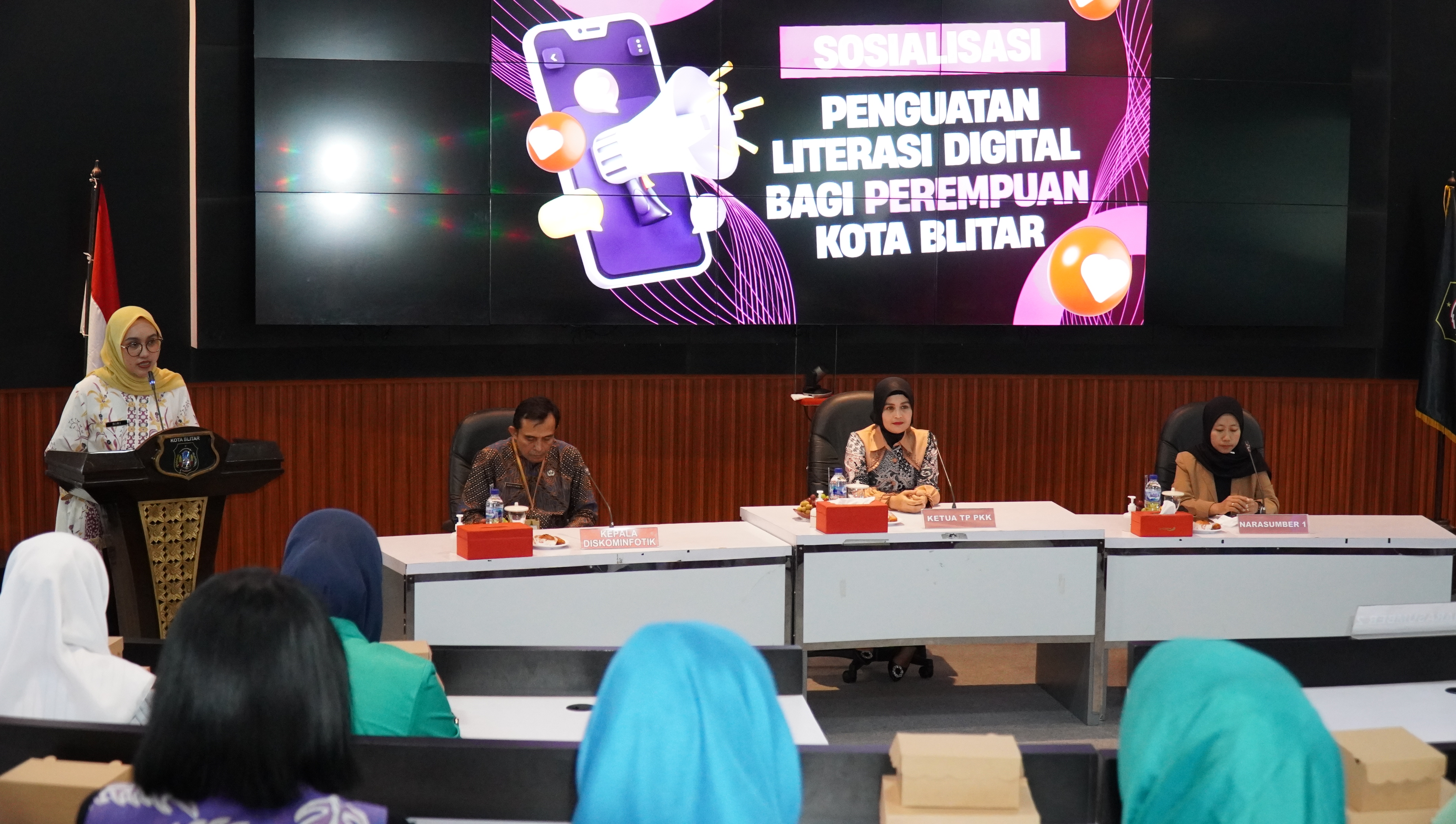 5 Desember 2025 - Sosialisasi Penguatan Literasi Digital bagi Perempuan Kota Blitar di Ruang ISC Diskominfotik