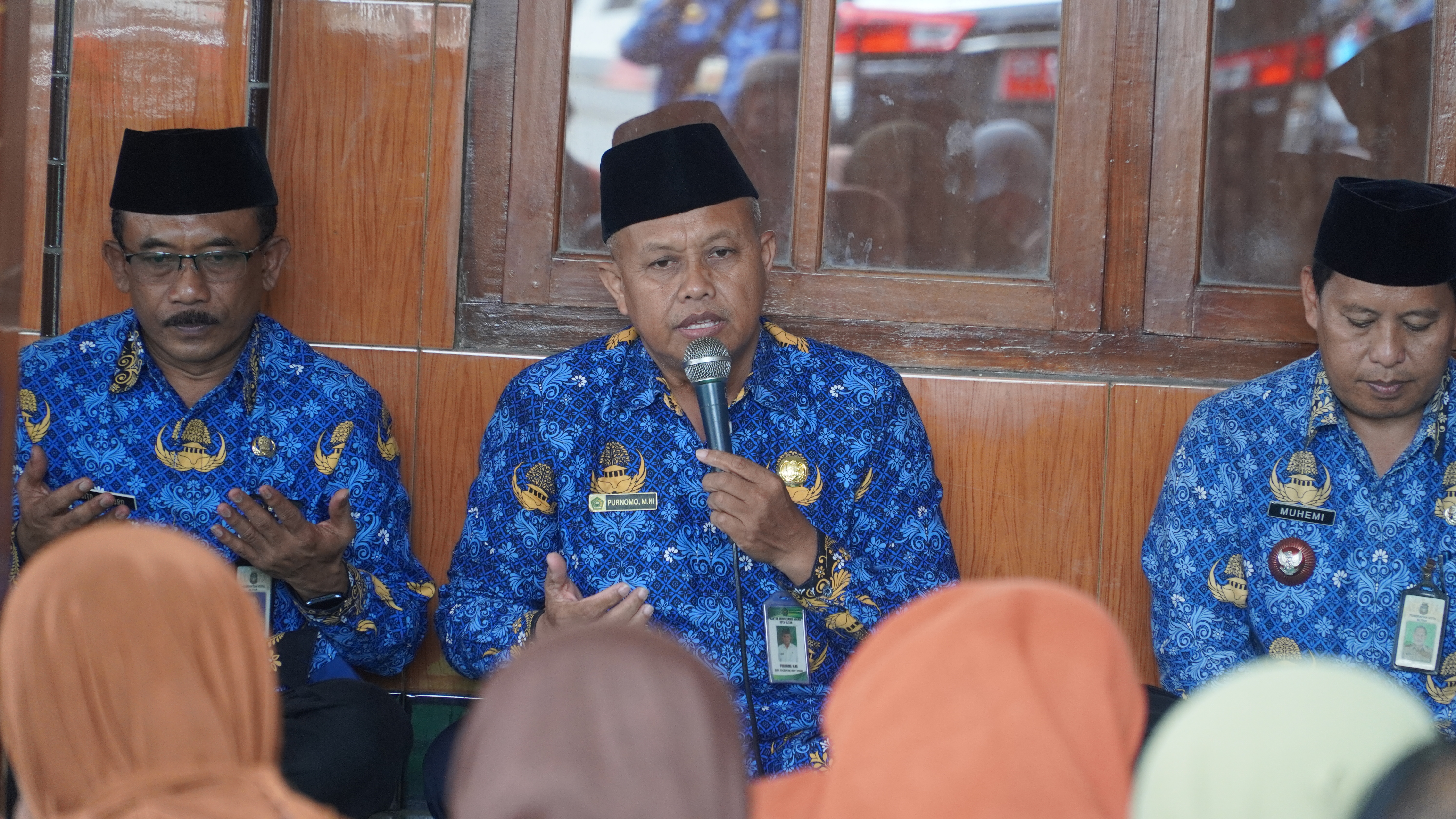 17 Desember 2024 - Penyerahan  Bantuan Sembako baznas  kepada Fakir Miskin di Masjid Baitul Anwar Kel.sUKOREJO