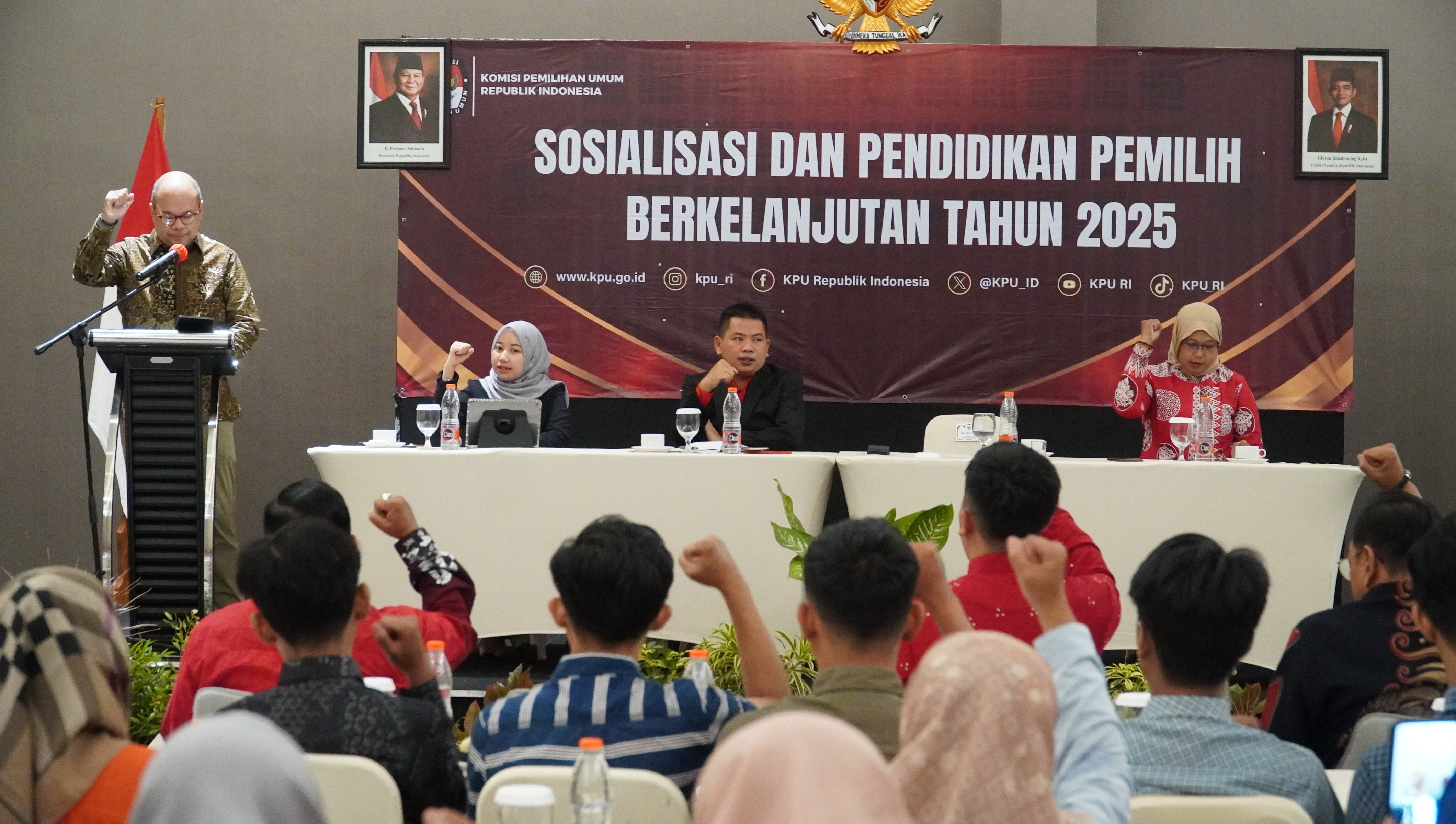 September 2025- Sosialisasi dan Pendidikan Pemilih  Berkelanjtan Tahun 2025 di Balroom Hotel Santika