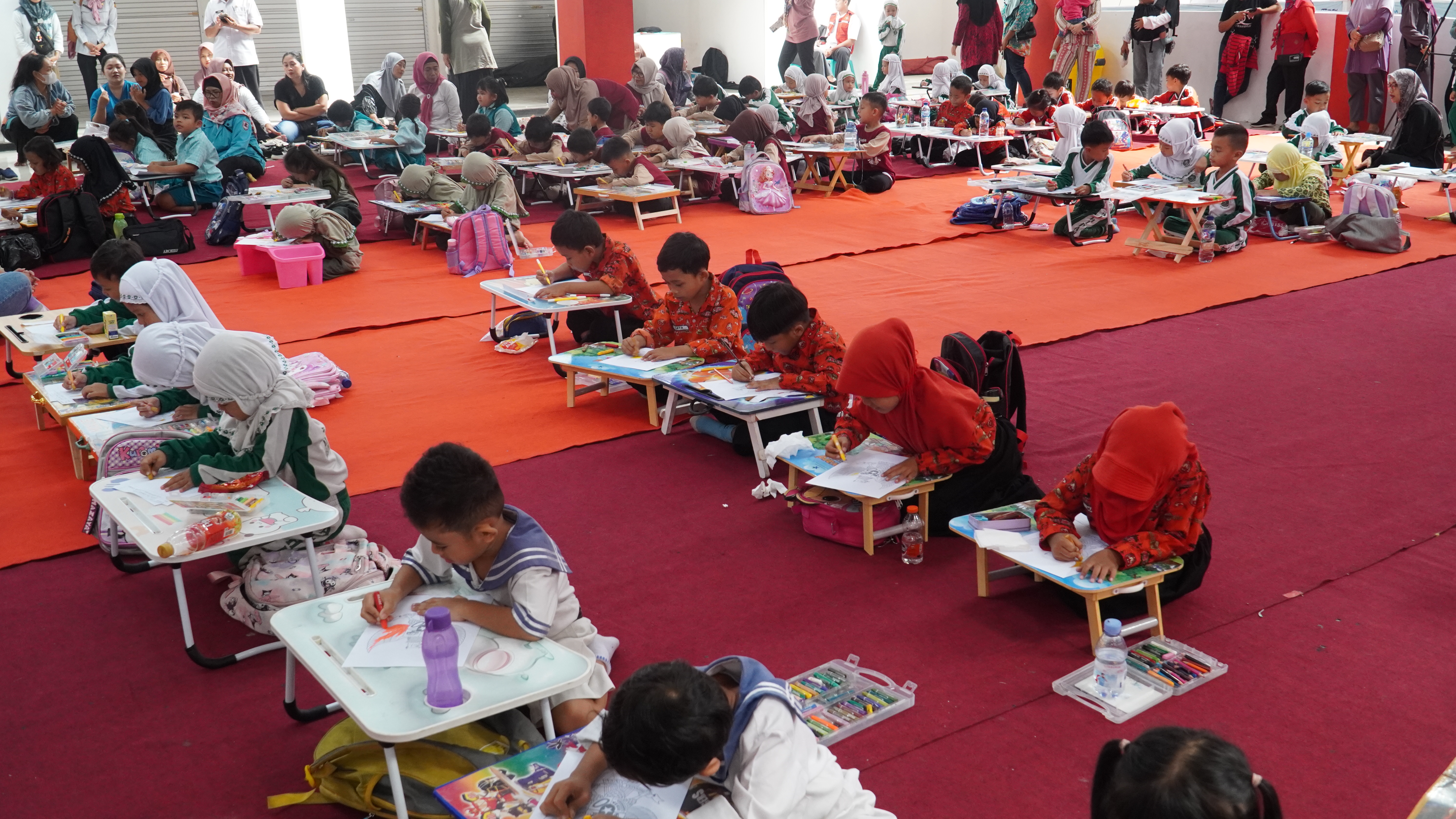 18 Desember 2024 - Pembukaan Lomba Mewarna GAMBAR GARUDA anak2 TK Kampung Pancasila Fest 1 2024 di Lantai 2 Pasar Legi